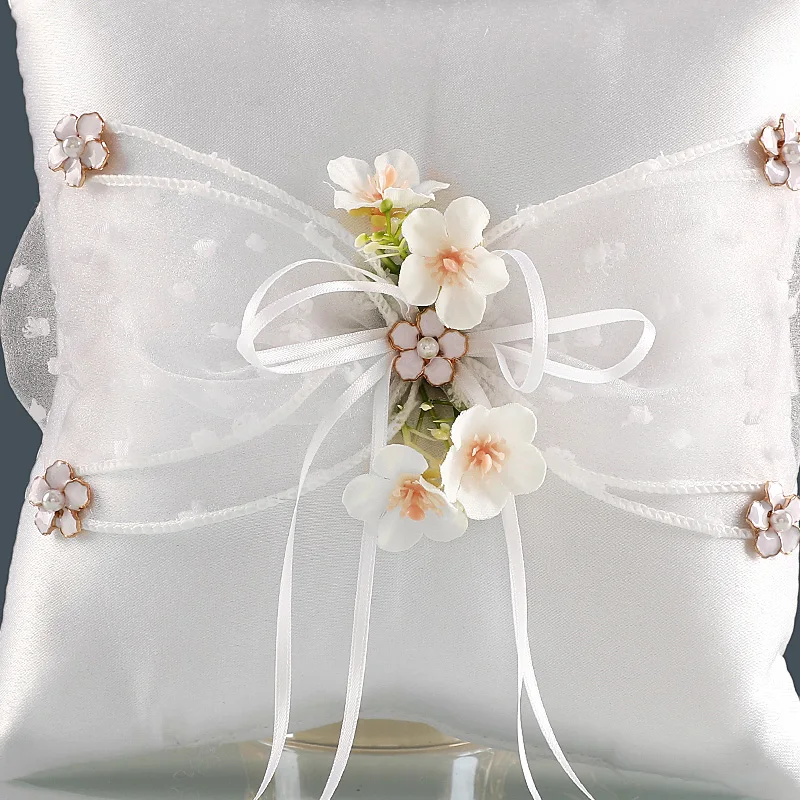 وسادة خاتم الزفاف مع فيونكة - هدية إكسسوار أنيقة لحفلات الزفاف للعرائس