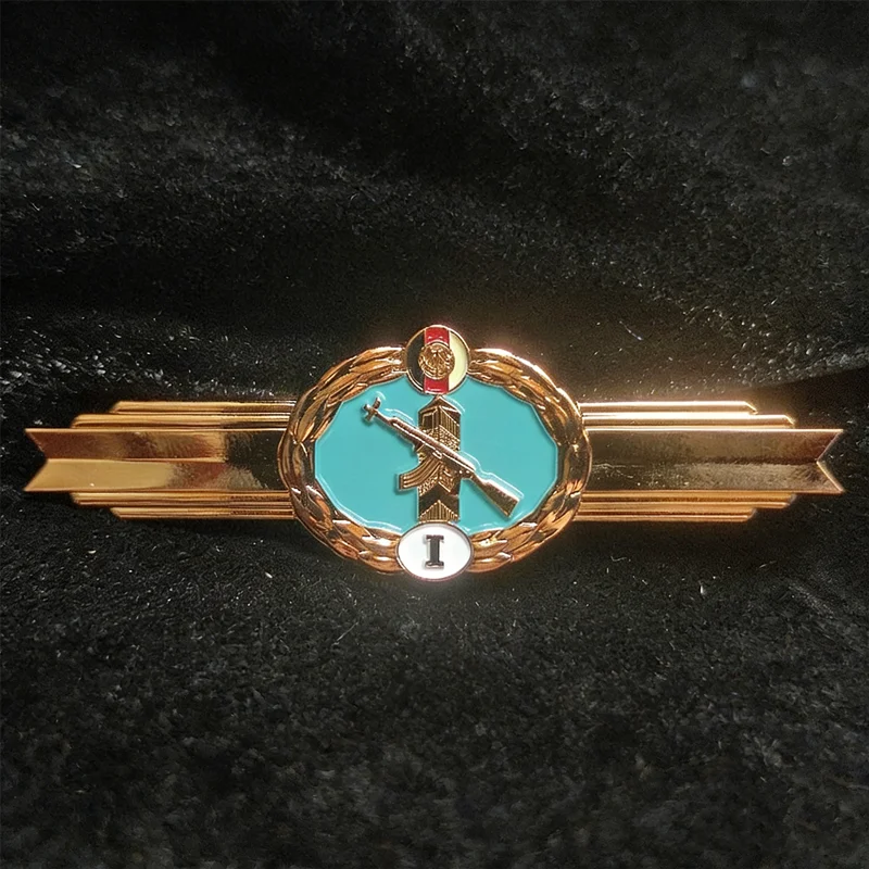 East German 1963 Version Level I Armor General Skills Badge 1986 Edition Level I Border Defense Brooch