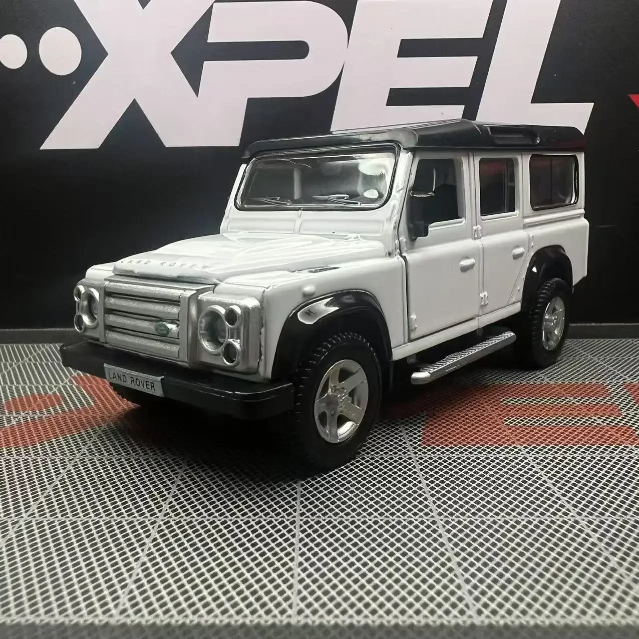 

1:36 модель автомобиля из сплава Land Rover Defender, литье под давлением и игрушечный металлический внедорожник Range Rover, модель игрушечного автомобиля, имитация подарков
