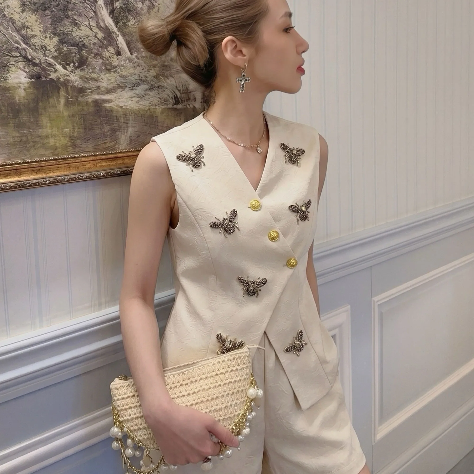 Women Two-Piece Set Satin Heavy Embellished Floral Sequin Vest + White Shorts Suit Brooch Elegant Matching Outfit DM3BSE012