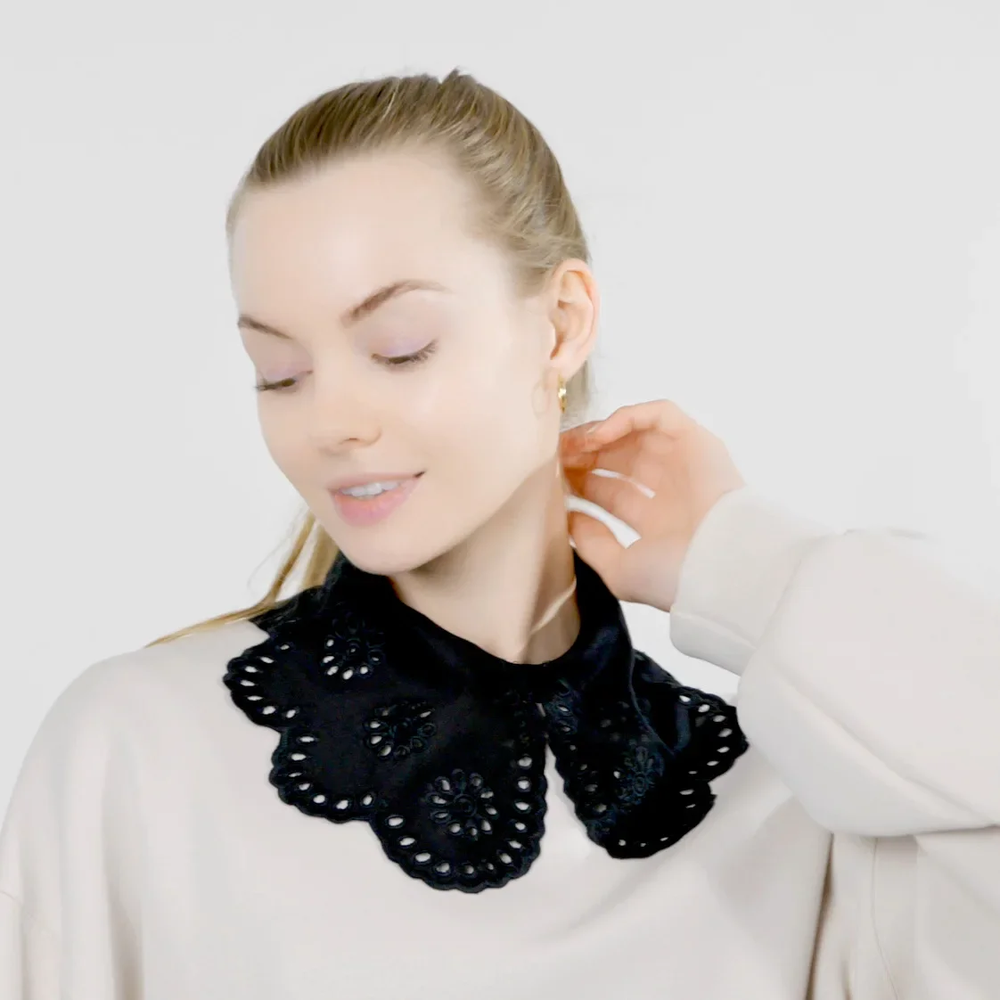Cutwork Embroidery Peter Pan Collar Detachable Decorated Collar for Women Round Neck Fake Shirt Collar for Sweater
