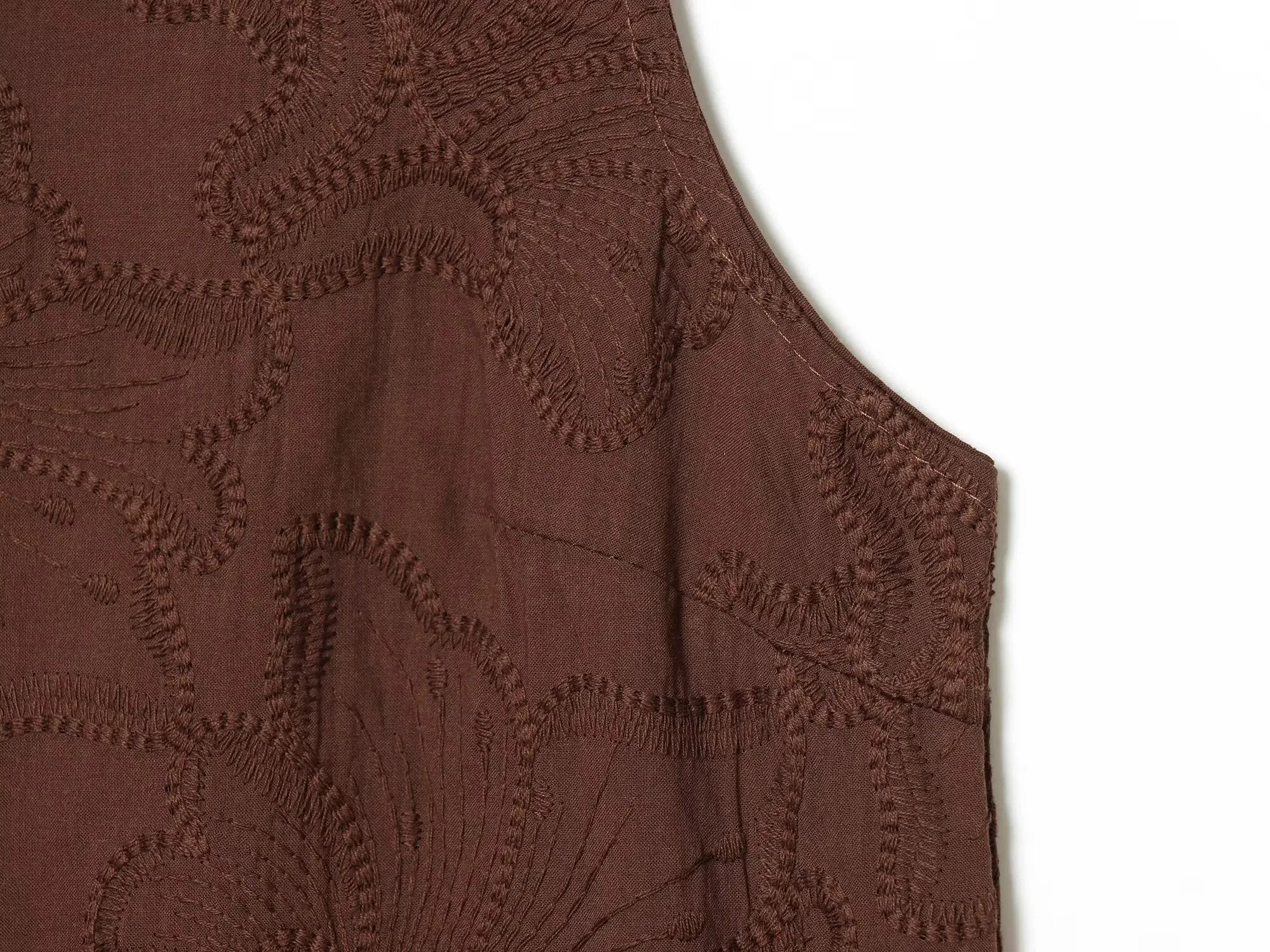 2026 summer new style European and American retro design embroidered loose round neck sleeveless top and trousers suit