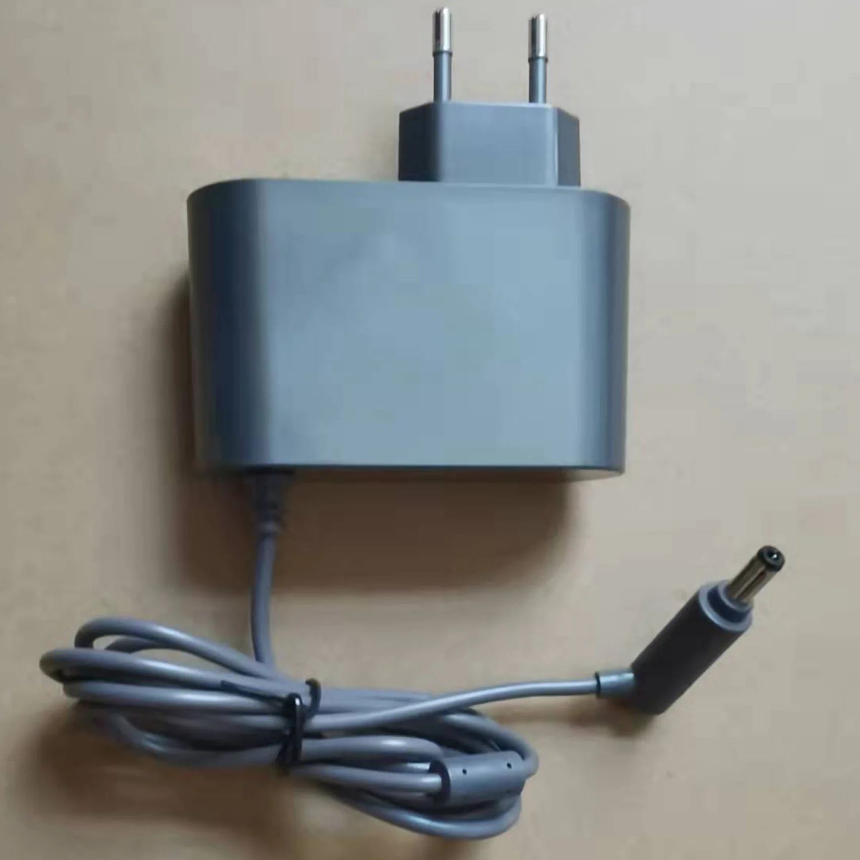 Imagem -04 - Aspirador Carregador de Bateria Alimentação Adequado para Dyson v6 v7 v8 eu Plug