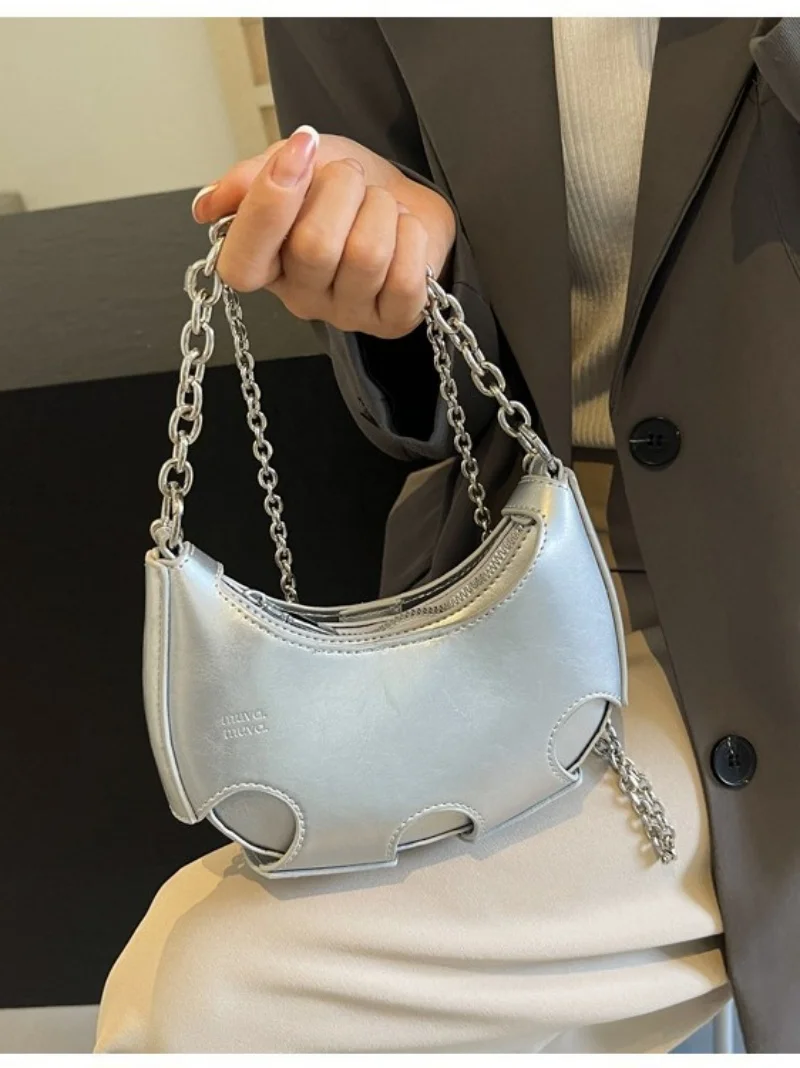 حقيبة يد جديدة على شكل هلال مع ملمس فضي عالي الجودة، وحقيبة قرن متخصصة، وحقيبة كتف فاخرة خفيفة عبر الجسم