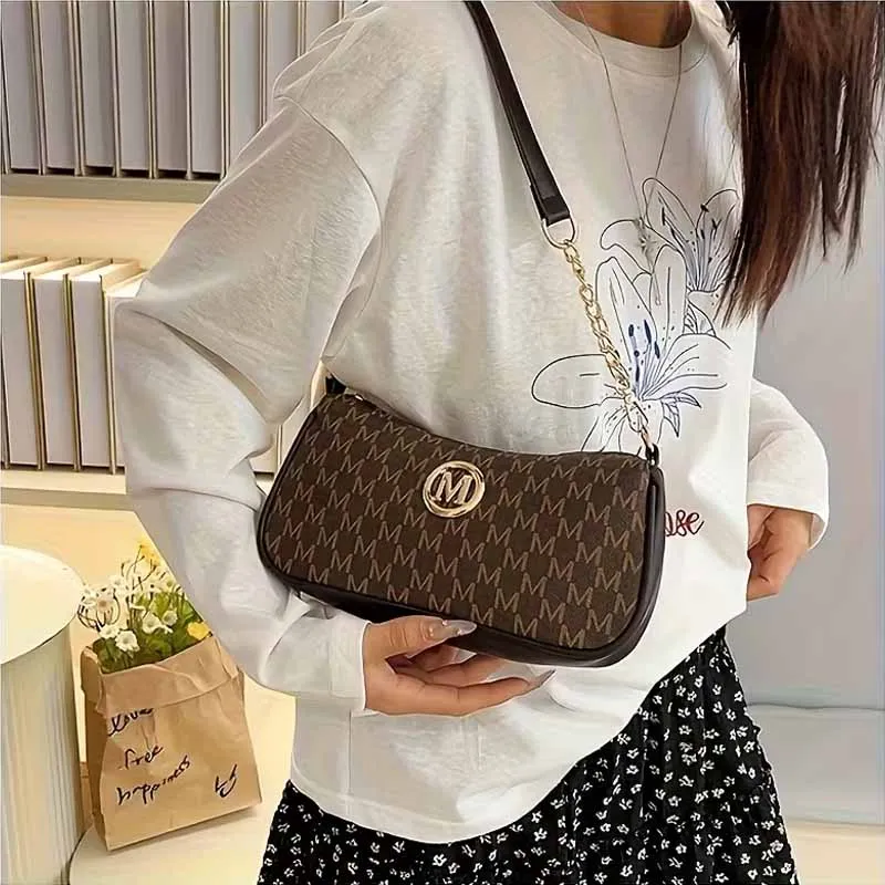Damen Vintage M Monogramm Schultertasche mit Goldkette, PU-Leder Crossbody Baguette-Tasche, lässige Unterarm-Handtasche für den täglichen Gebrauch – Detail 7
