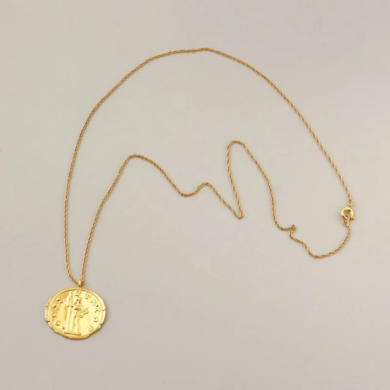 

Golden geometric light Big Round brand independent packaging WOMEN'S trendy gold coin chain hip hop necklace