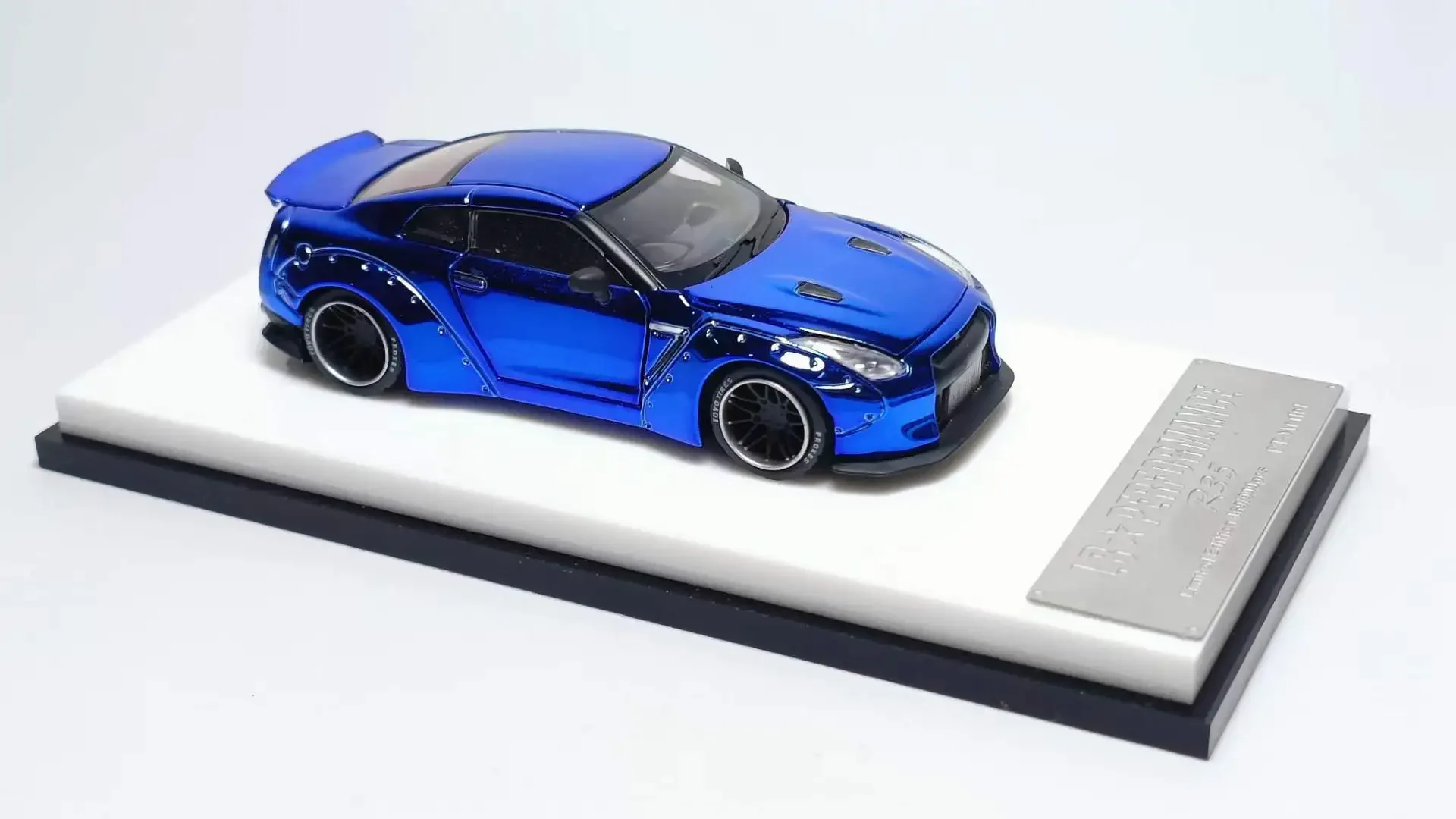 oldtime model 1:64 LB R35 Duck wing electroplated blue limited 999  Model Car