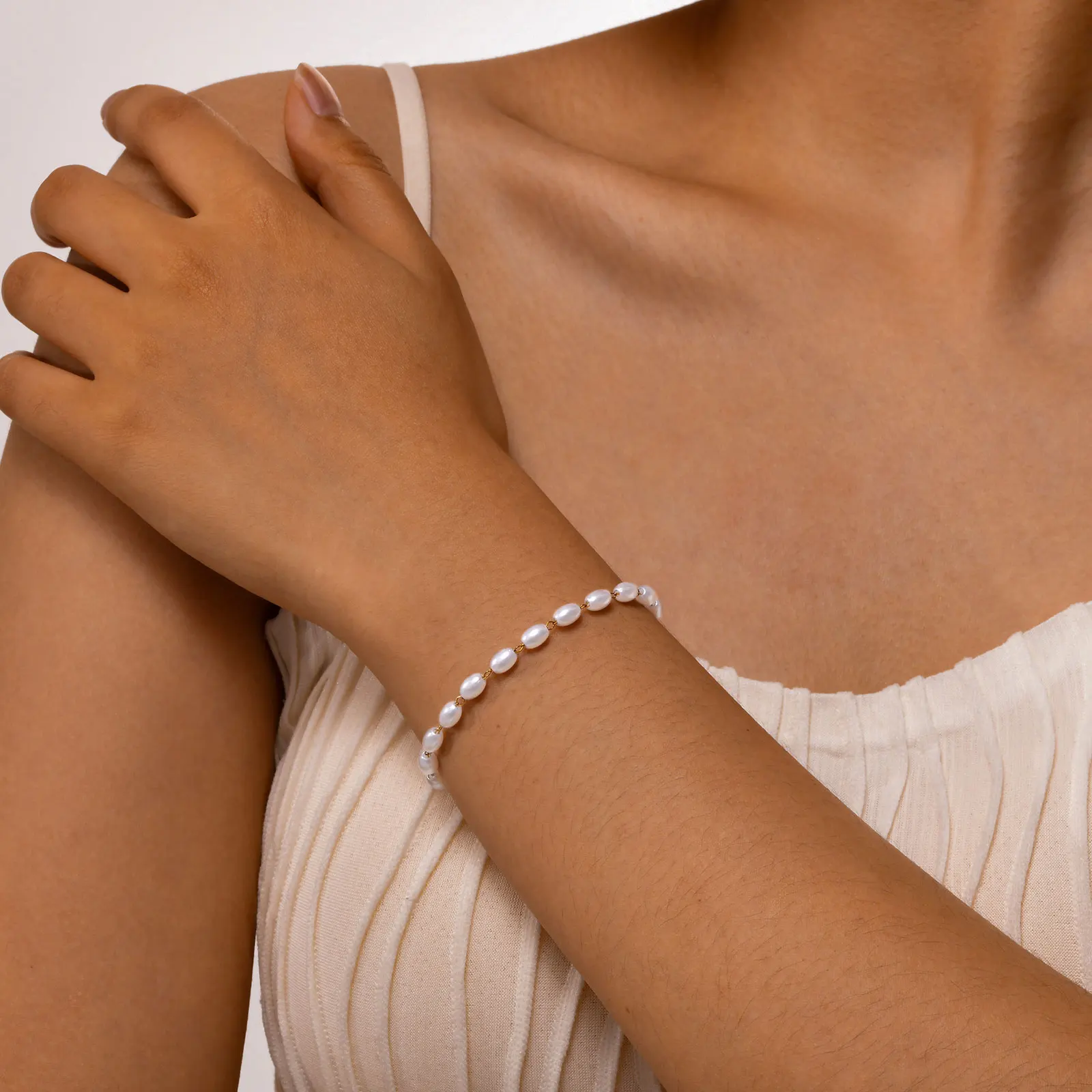 Vintage White Imitation Pearl Bracelets for Women Girls Fashion Gold Color Adjustable Design Hand Chain Bracelet Jewelry Gifts
