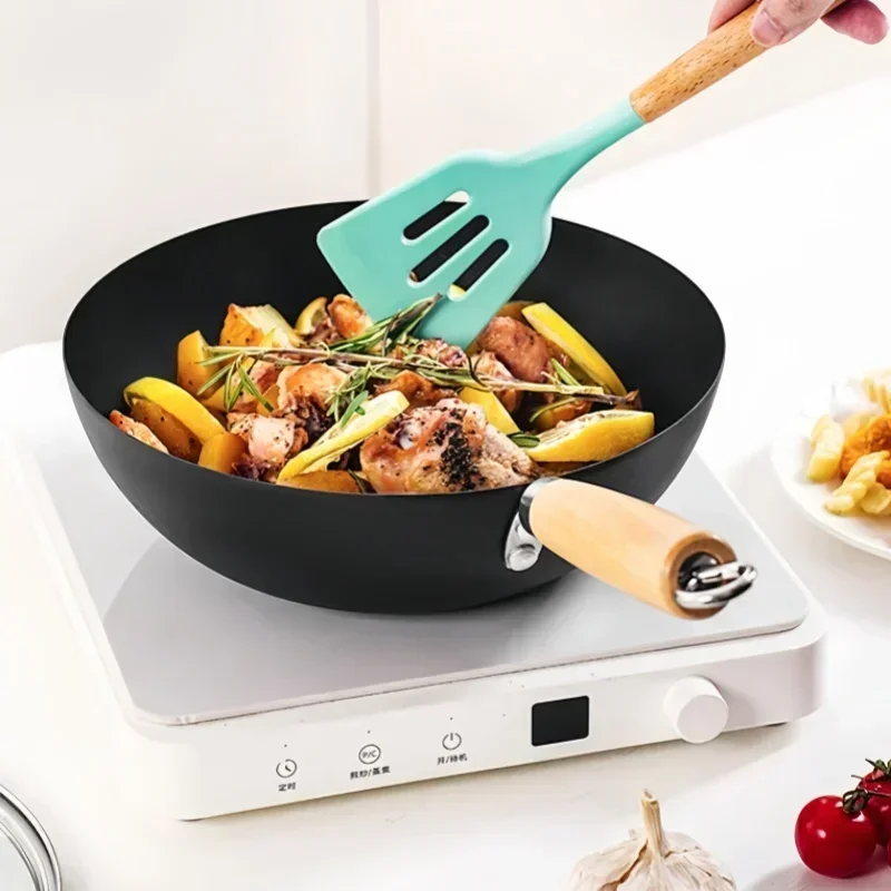 20cm Cast Iron Chinese Style Pots Non Stick Pan Fried Vegetables Stewed Beef and Lamian Noodles Household Kitchen Utensils