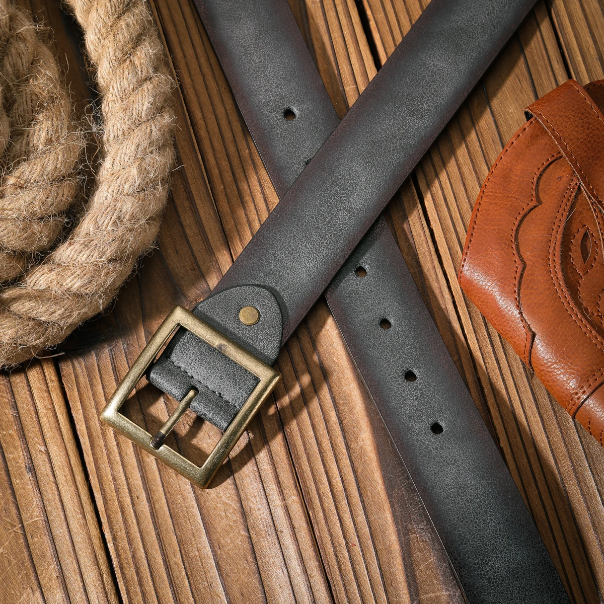 Ein lässiger und retroer Gürtel, ein Taillenaccessoire für Kleidung im Western-Stil, Metallschnalle, PU-Gürtel, geeignet für Männer und Frauen. – Detail 10