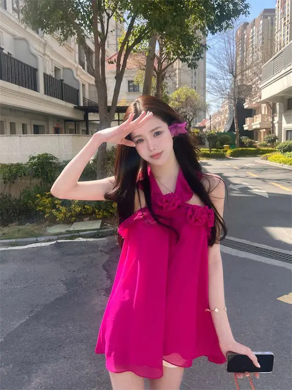 Korejepo temperamento francés Rosa vestido con cuello de flores rojas mujeres vacaciones en la playa explosión sin espalda una palabra Falda corta moda