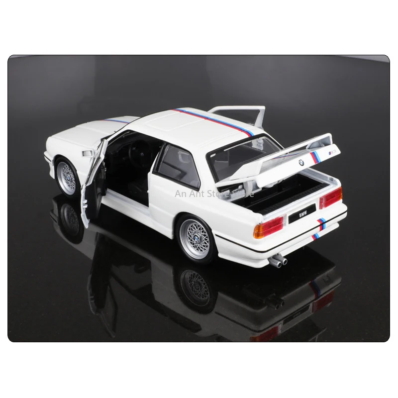 Bburago 1:24 New Style BMW M3 E30 1988 Alloy Model Car Luxury Vehicle Diecast Car Model Toy Classic Collection Gift Decoration