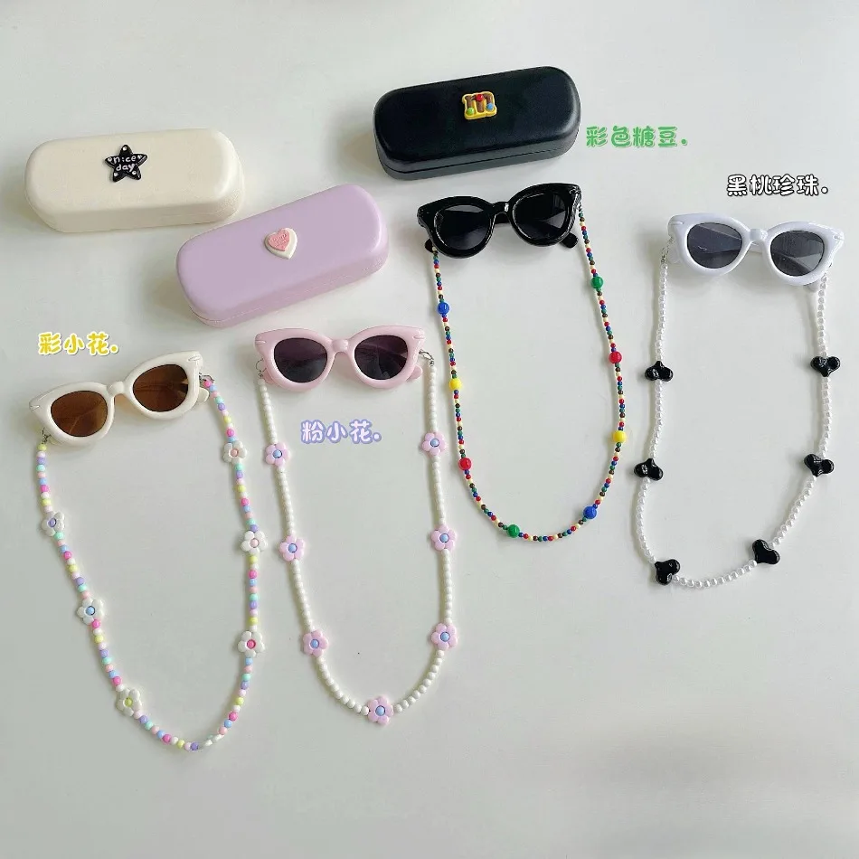 Lindo Juego de Gafas de Sol UV400 con Forma de Corazón para Niñas, con Cadena de Cuentas y Caja de Almacenamiento, Kit de Gafas para Niños Pequeños, para la Playa y Uso Diario BT14