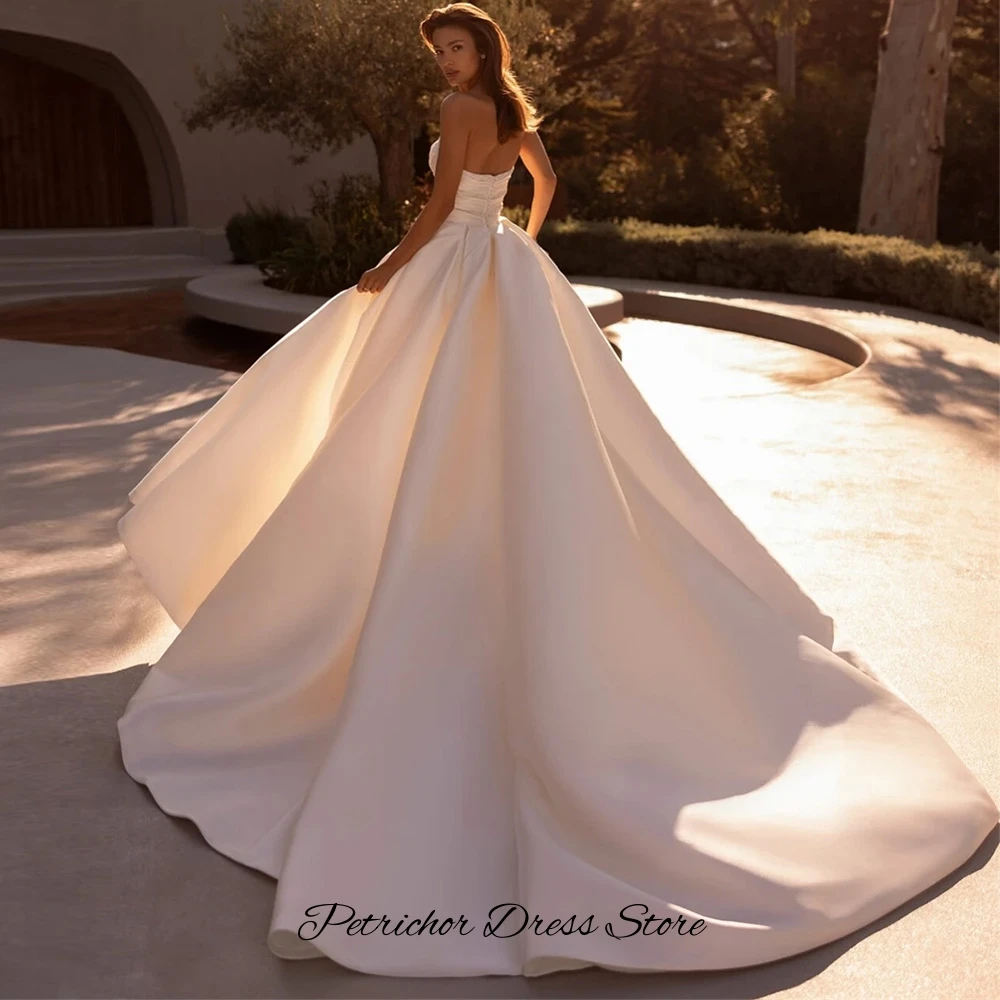 Fashion Customized Sweetheart Sleeveless Wedding Dress Elegant Side Slit Satin Vestido De Novia Delicate Pearls Robe de mariée
