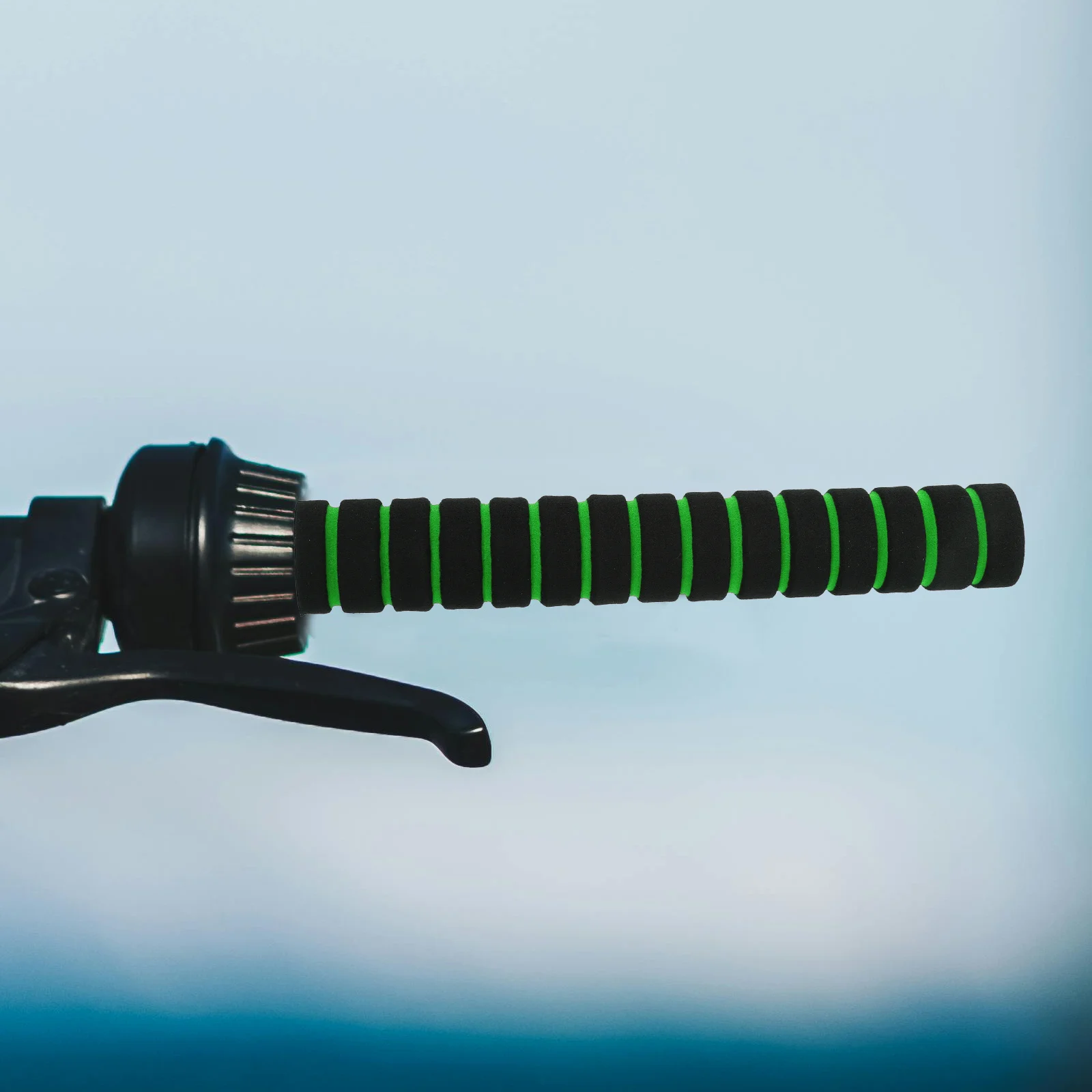 

4Pcs Bicycle Handlebar Covers Sponge Grip Non Slip Extended Rubber Soft Cycling Accessories for Fitness Kayak Paddles Dumbbell