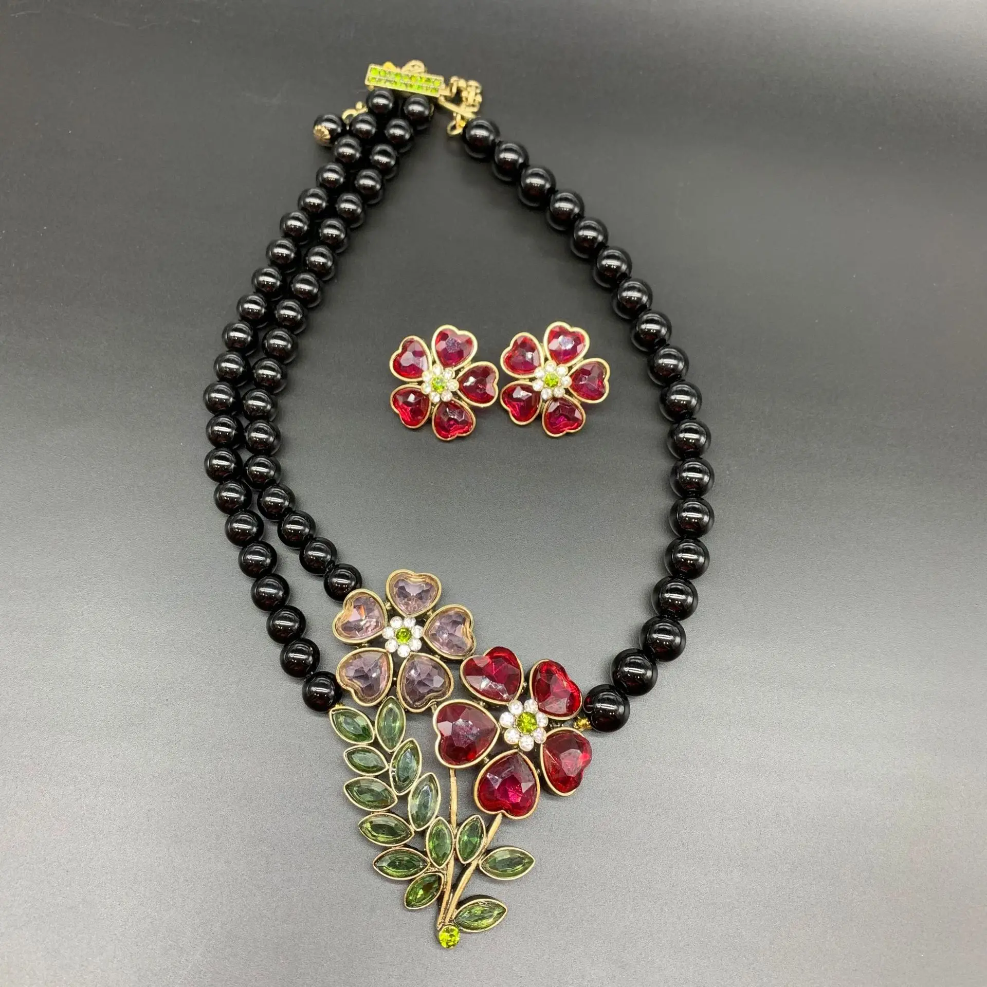 

Европейские и американские модные тренды Ретро литературная элегантность свежее и милое универсальное ожерелье с черными бусинами и милым цветком