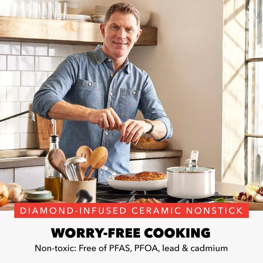 

Кастрюля Bobby Flay 2.5QT с антипригарным покрытием и стеклянной крышкой, без ПФАС, с алмазно-керамическим покрытием, подходит для индукционных плит, с силиконовой ручкой StayCool, Eas