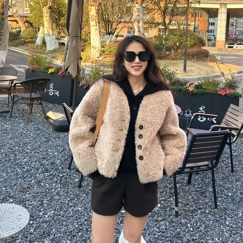 เสื้อโค้ทขนสัตว์สำหรับผู้หญิง รุ่น Thi Warm Wide Ne Cosite หนังแท้ ขนแกะ 00% ทรงหลวม สวมใส่สบายสำหรับฤดูหนาว พร้อมปกขนแกะ