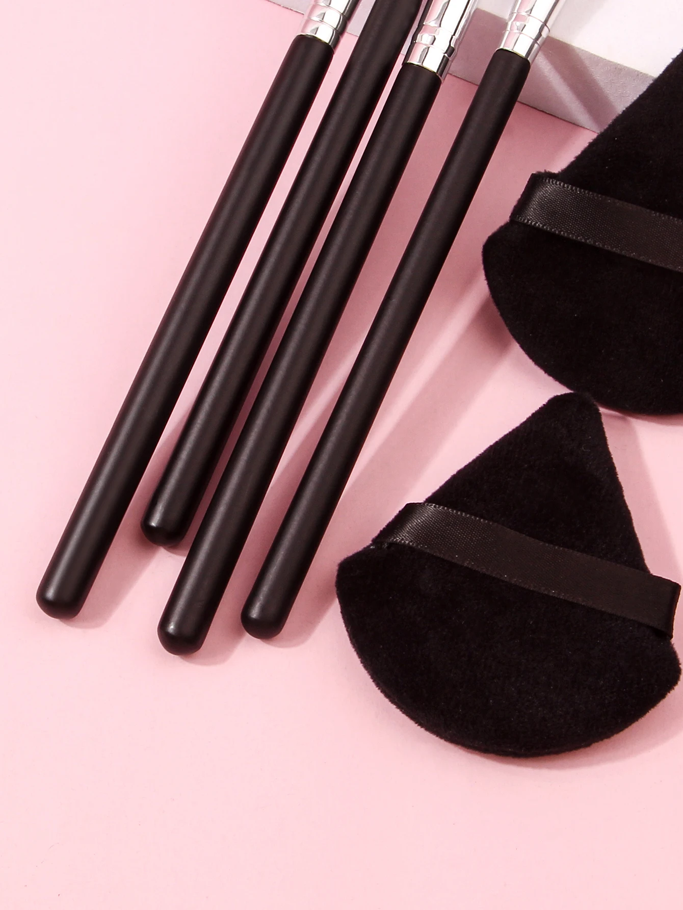 Set di pennelli per trucco di alta qualità da 2/4/6 pezzi, pennello per ombretto, pennello per smuder, pennello per copri occhi e strumenti di bellezza per soffio di cipria a forma di ventaglio