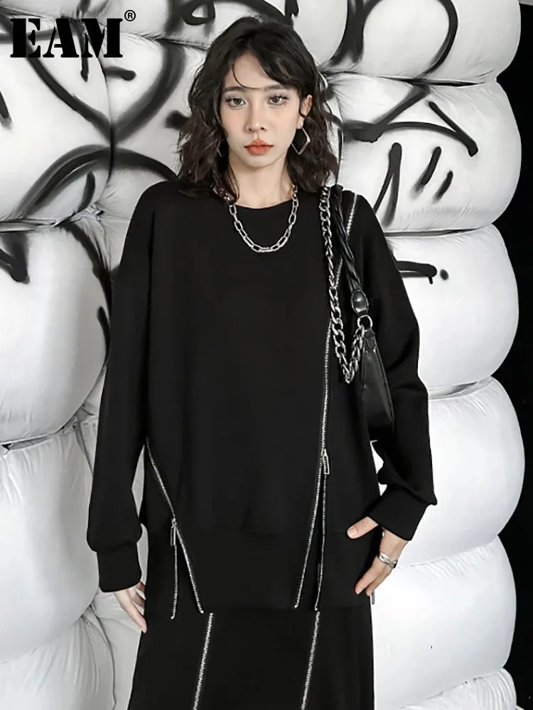 [EAM] Black Zipper Irregular Sweatshirt New Round Neck Long Sleeve Loose Women Big Size Fashion Tide Spring Autumn 2023 1DH4446