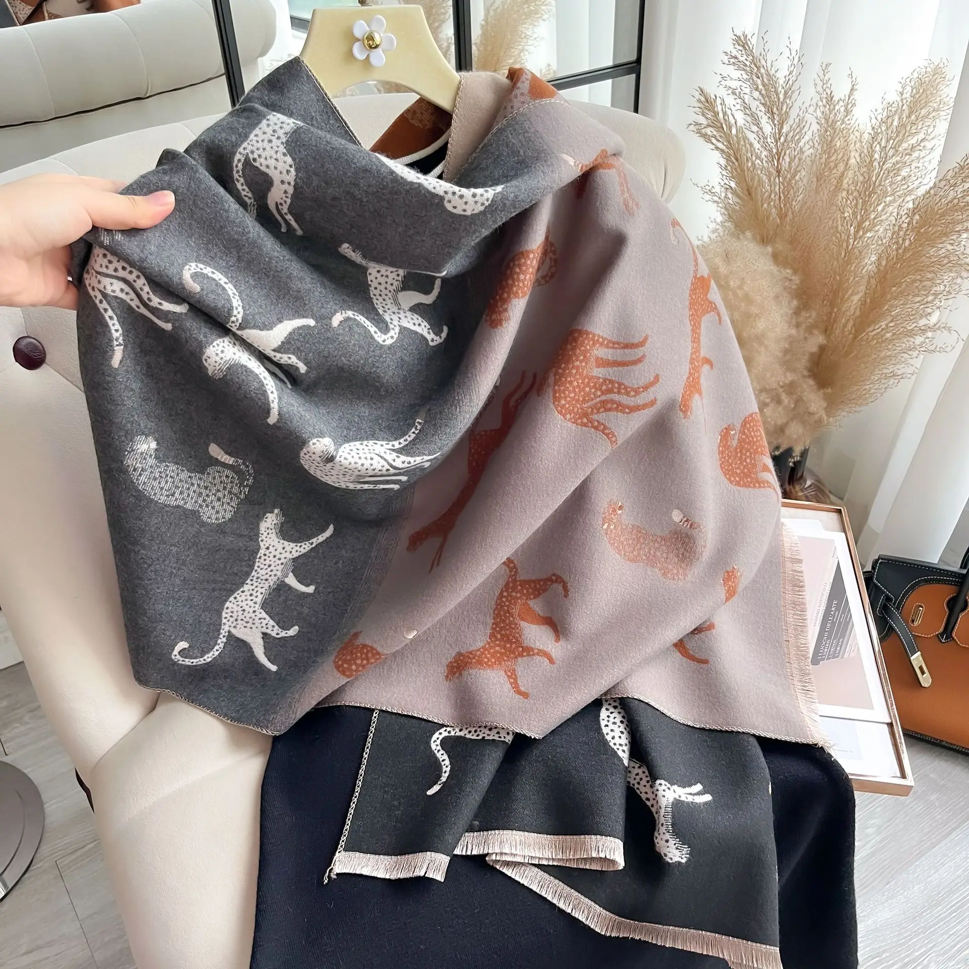 

Новый осенне-зимний леопардовый цветной блок, модный женский теплый шарф из искусственного кашемира, шаль переменного тока, накидка на шею ​