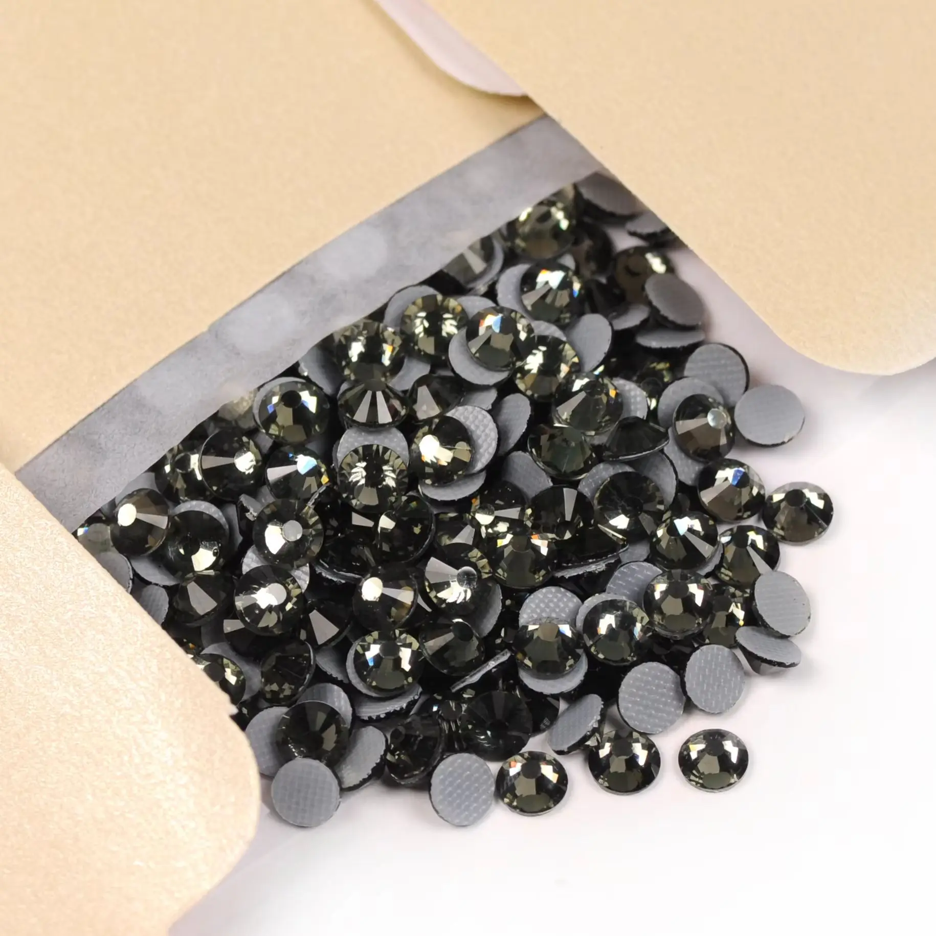 Neue 5A Flatback Strass Hotfix Strasssteine, schwarze Diamanten, selbstklebend, zum Aufbügeln auf Taschen, Schuhe, Kleidung und Näharbeiten. – Detail 7