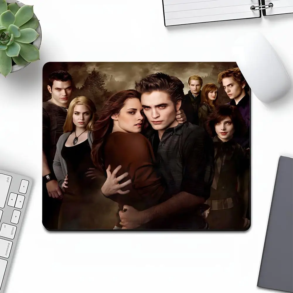 Movie Twilight Mouse Pad Art Gaming Gamer Small Rubber Locking Edge Large Computer MousePad Laptop Desk Desk Decor Pad