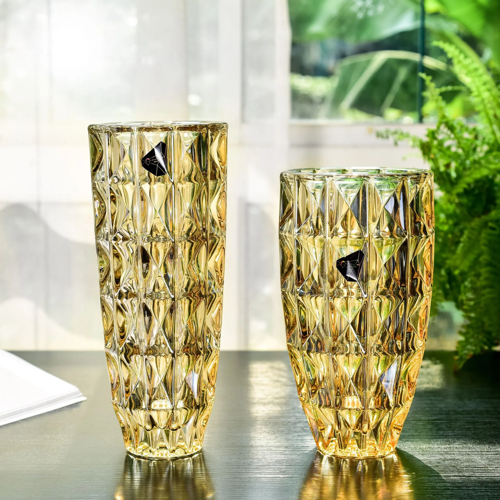 New Golden Modern Handmade Luxury Crystal Glass Thick Bottom Tabletop Vase for Party and Hotels