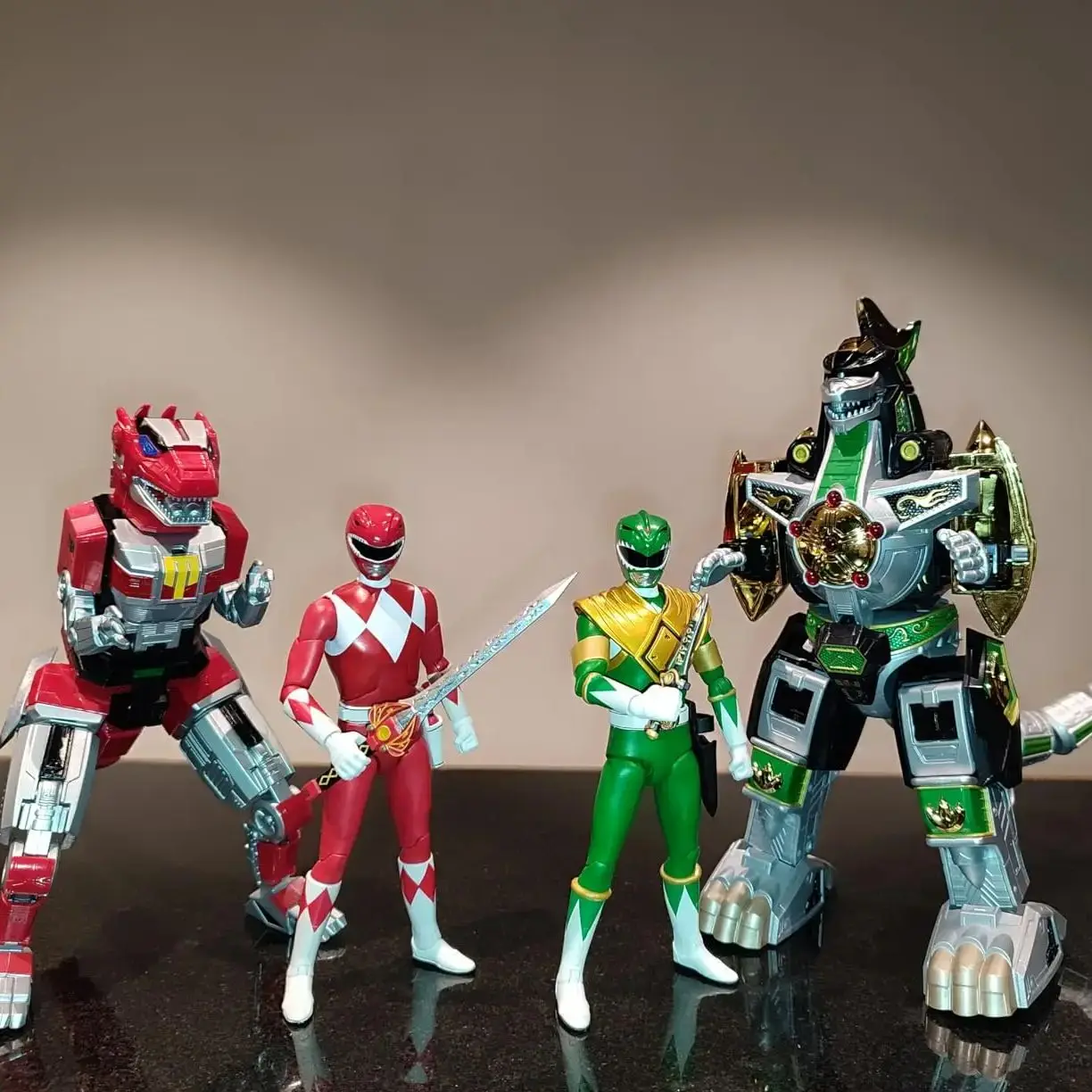 Hasbro Power Rangers Lightning Collection Escala 1:144 Zord