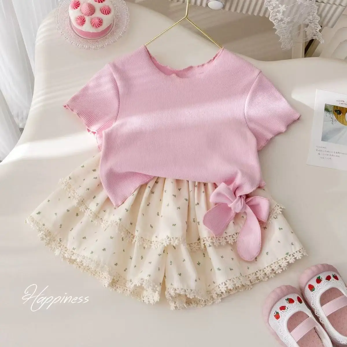 

Girls' Summer Set Korean Edition Black Fungal Edge Bow Short Sleeve T-shirt Stylish Lace Floral Pants Skirt Two Piece Set