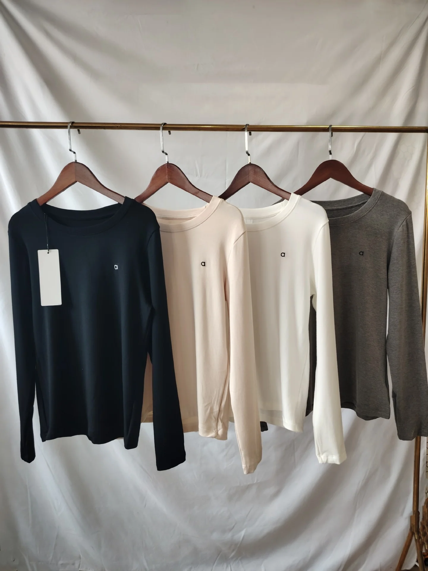 

Осень/зима 2022, новый женский топ с длинными рукавами, однотонный, на плечах, с круглым вырезом, облегающий, эластичный