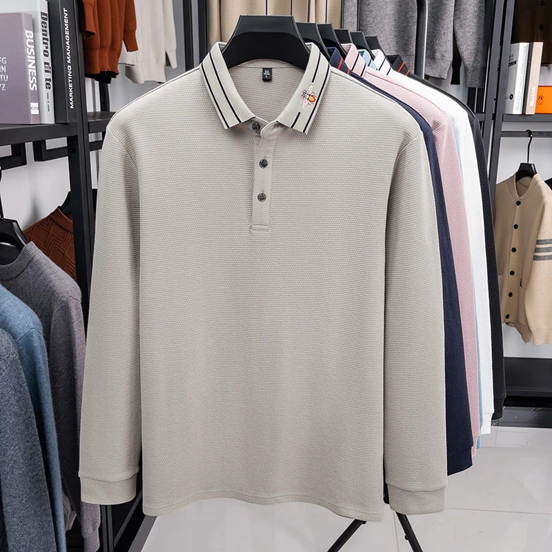 Herbstliches Herren-Poloshirt mit langen Ärmeln, hochwertig, einfarbig, mit besticktem Kragen, Business- und Freizeitkleidung für Herren. – Detail 9