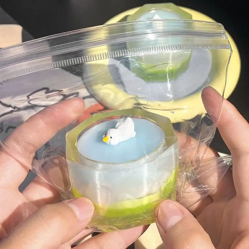 ของเล่นถ้วยเป็ดมัทฉะบีบอัด Squishy ในฤดูร้อน - หยกขาวบลูสกาย