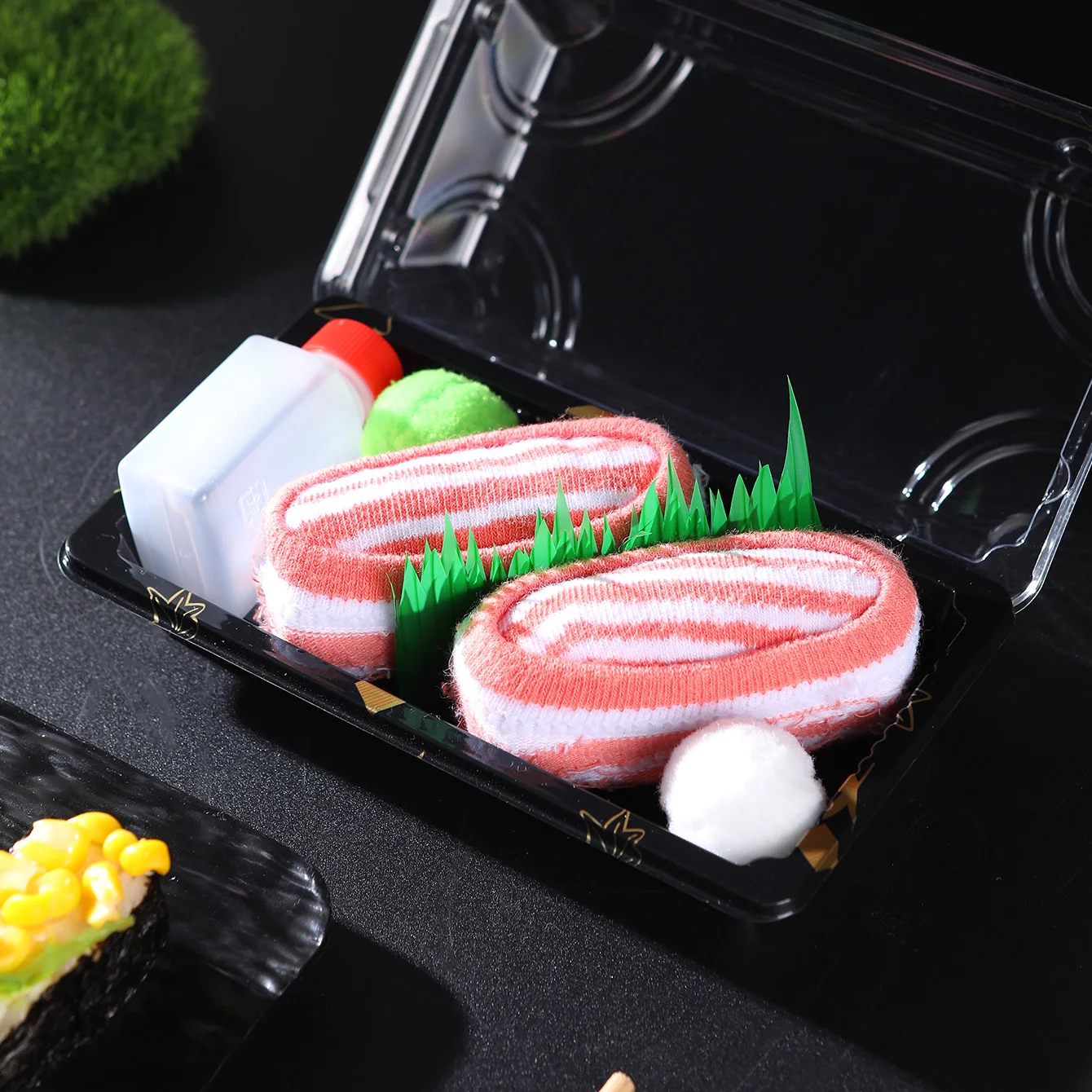 1 pair of unisex mid-calf socks in a novelty and interesting salmon gift box, creative socks with a fashionable and trendy style, comfortable and breathable, suitable for parties, casual wear, Valentine's Day, Halloween, birthdays, Christmas, New Year, Thanksgiving, autumn and winter, all-season styles, creative gift box
