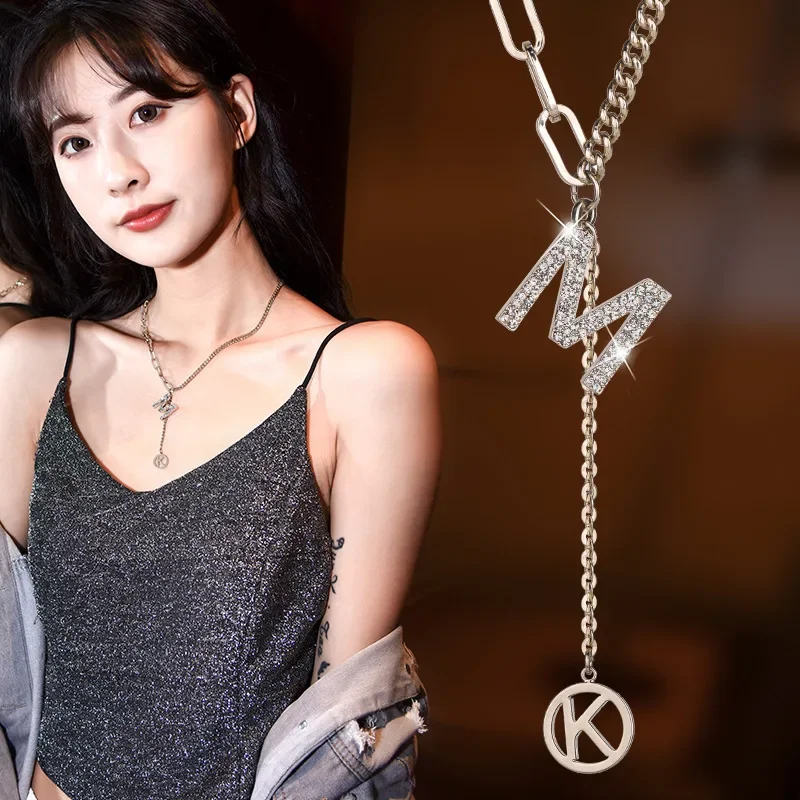 2025 عصرية ومتعددة الاستخدامات MK شرابة سترة قصيرة سلسلة الراقية قلادة عارضة التبعي، قلادة