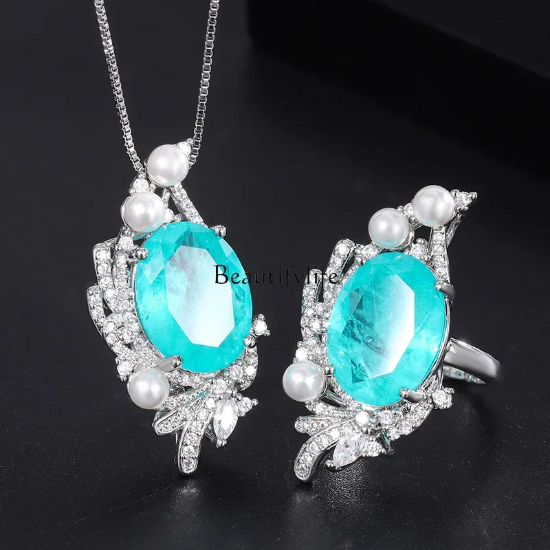 

Blue imitation earrings, diamond pendant.