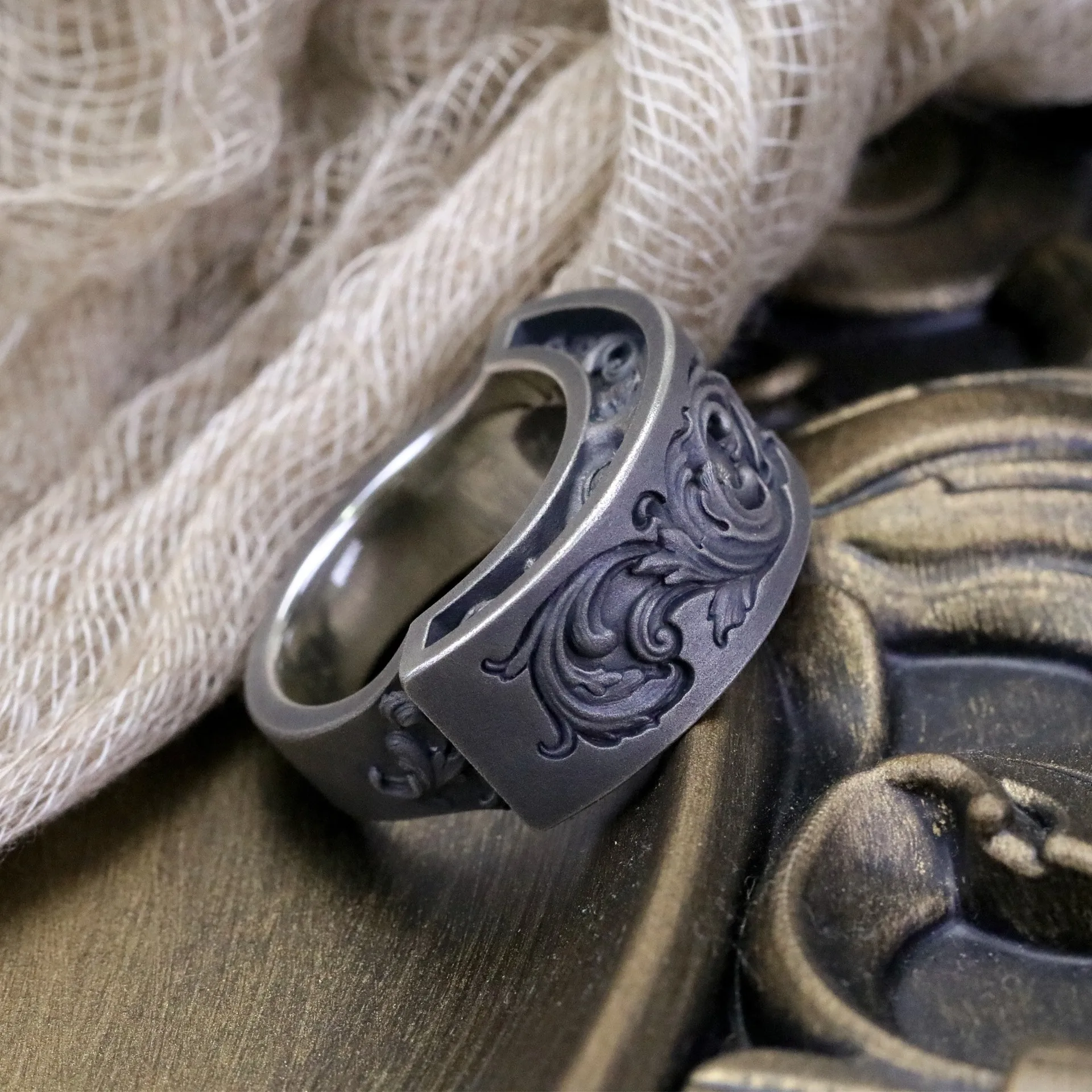 

Chiba New Dark Classic Craze Superbia Ultra Fine Sandblasting Dark Eyes Art Retro Thai Silver Ring