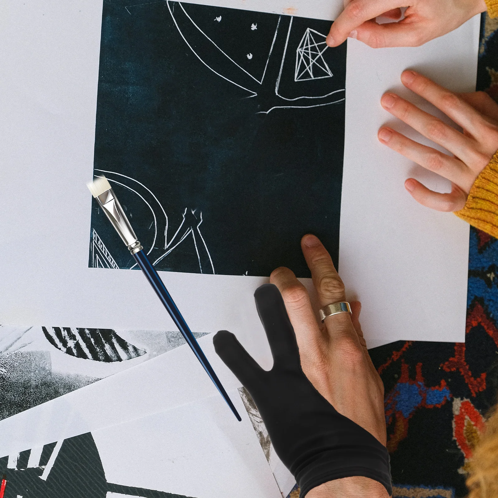 

4Pcs Painting Gloves 2 Finger Drawing Glove for Graphics Tablet Digital Art Sketching Anti-Slip Lightweight Easy to Carry