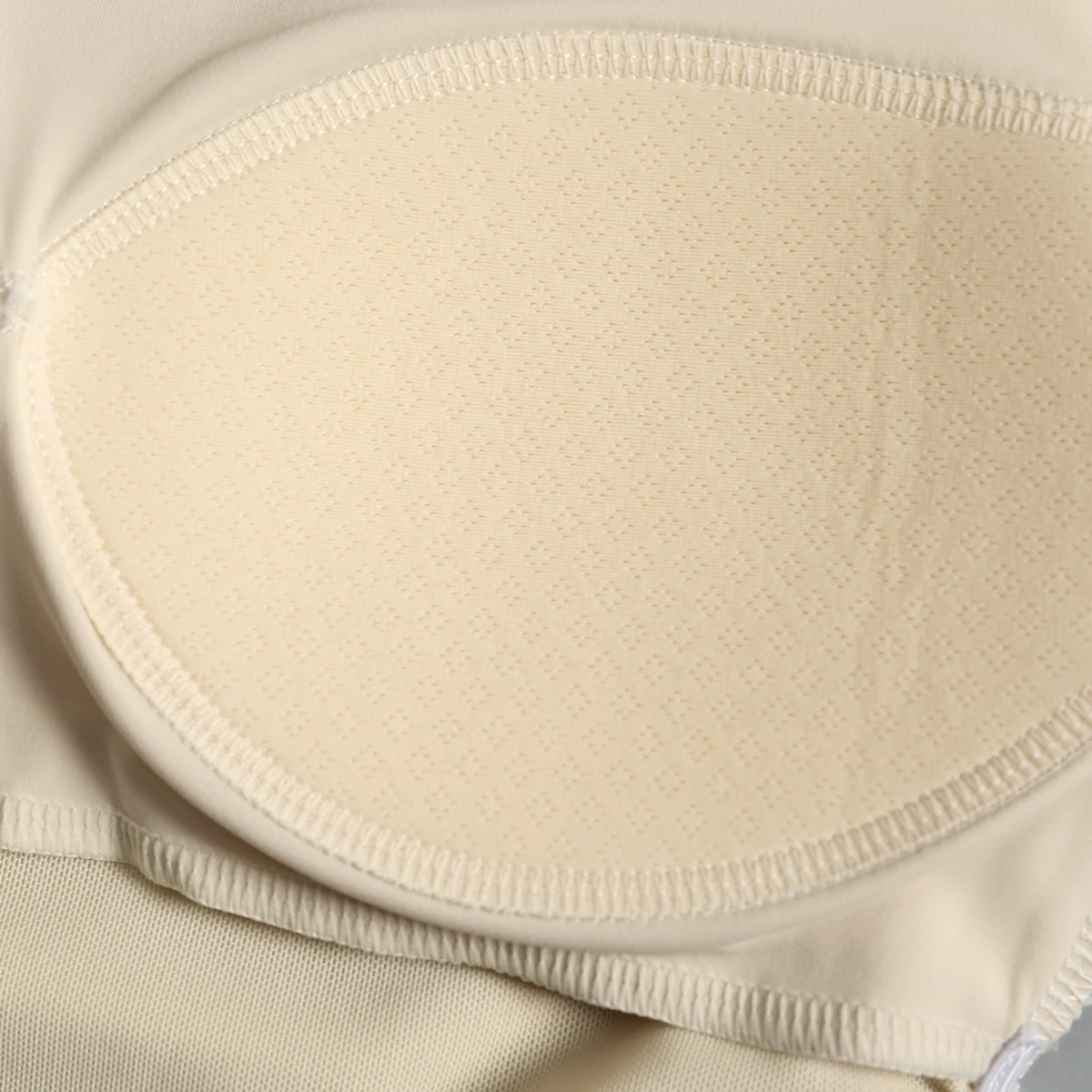 Sportliches Kurzarm-Sommer-Mesh-Oberteil mit Brustpolster, atmungsaktiv, schnelltrocknend, für Yoga, Lauftraining und Fitness. – Detail 7