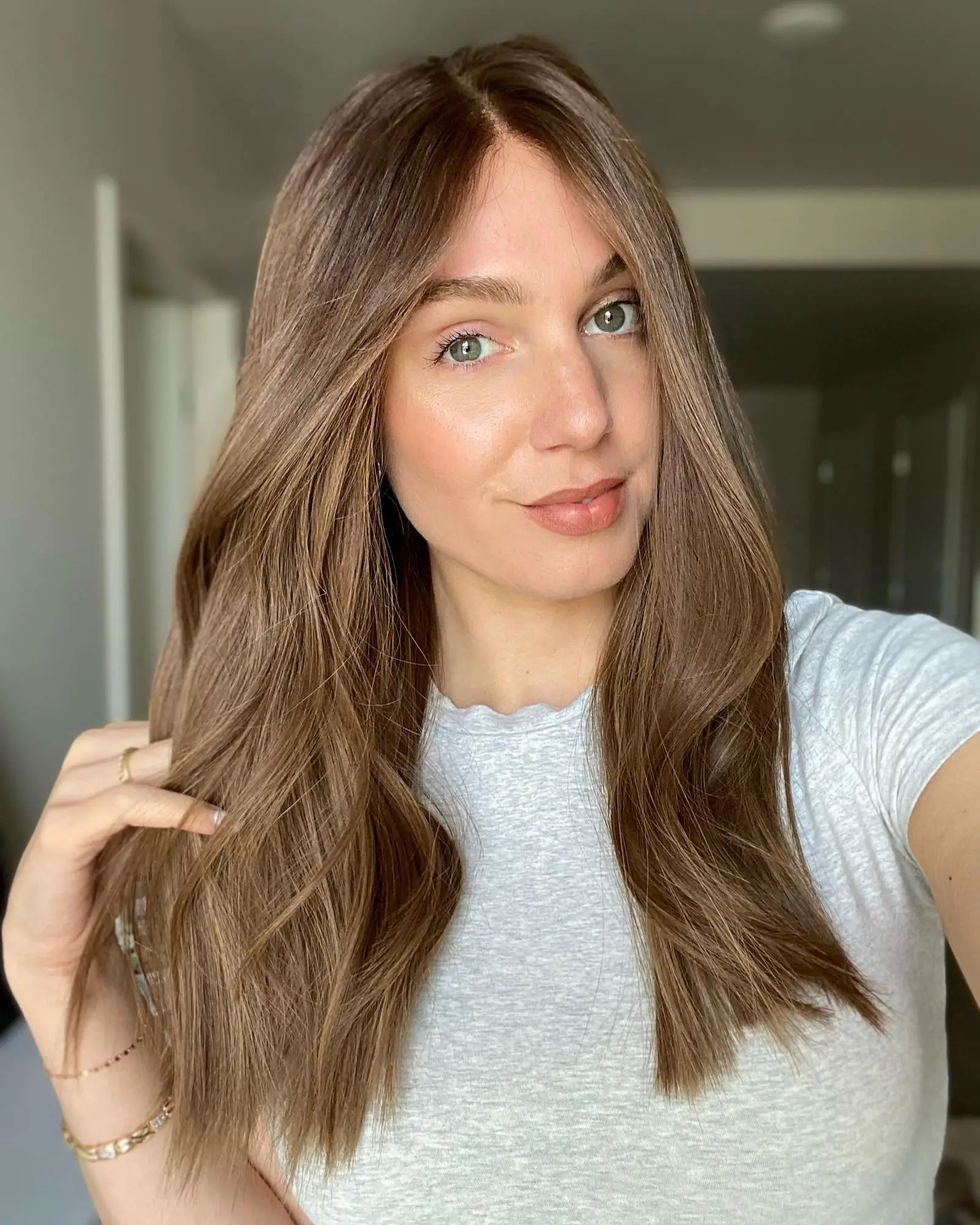 Parrucca con radici ombre marroni medie calde di vendita superiore Parrucca senza colla Wear and Go Parrucche frontali in pizzo sintetico con onda del corpo di media lunghezza