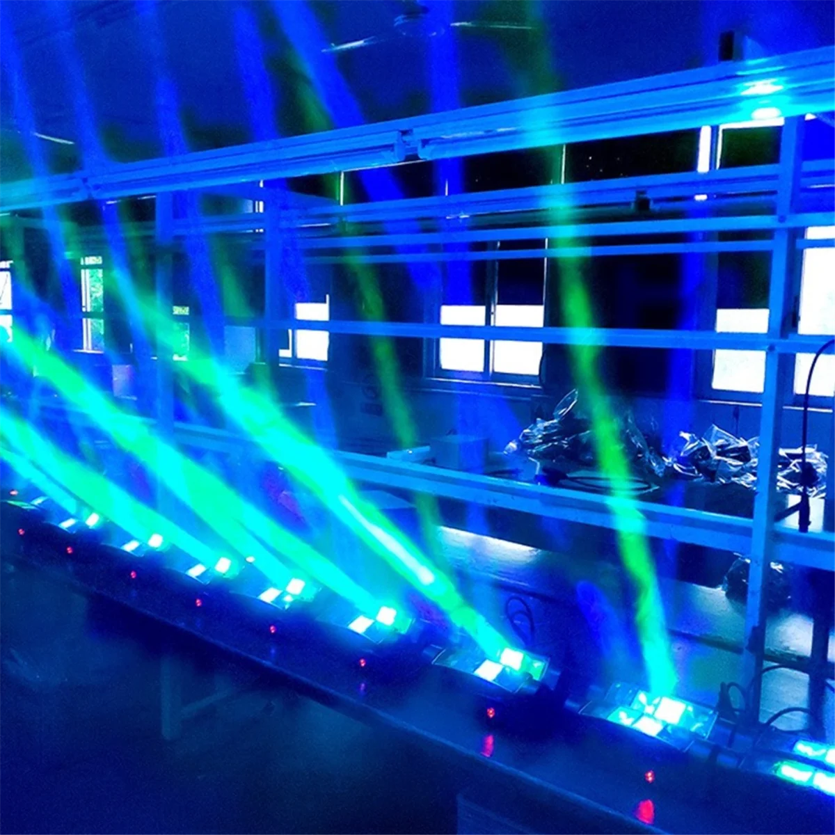 AA87Mini araignée lumière 8x3W RGBW LED faisceau de scène lampe mobile DJ Disco discothèque danse mariage Bar effet de vacances prise ue