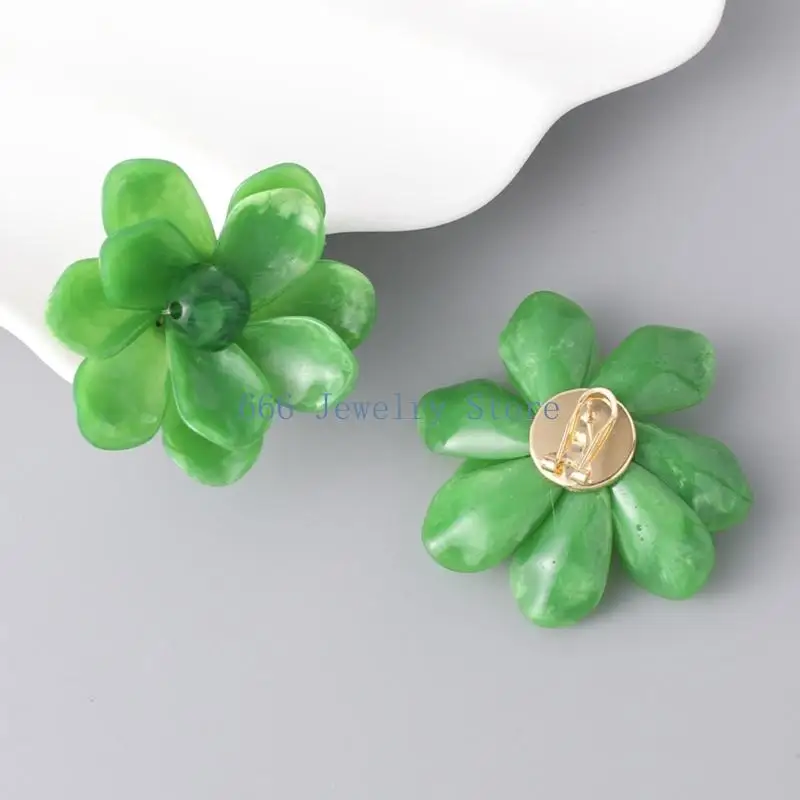 F2TD Green Floral Earrings in with Translucent Resin Flower Lightweight Pair for Everyday Outfit Detail, Casual Plans, and Photo