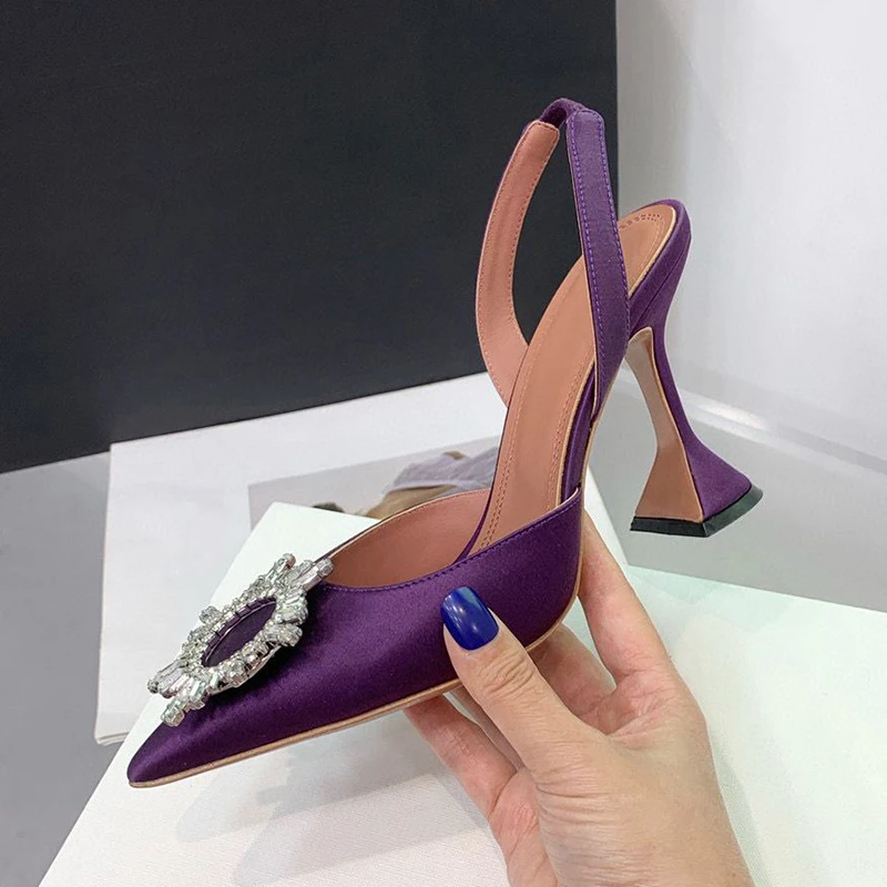 Сандалии, женские однотонные туфли-лодочки с острым носком и ремешком на спине, модные атласные сандалии с украшением из кристаллов, летние вечерние модельные туфли