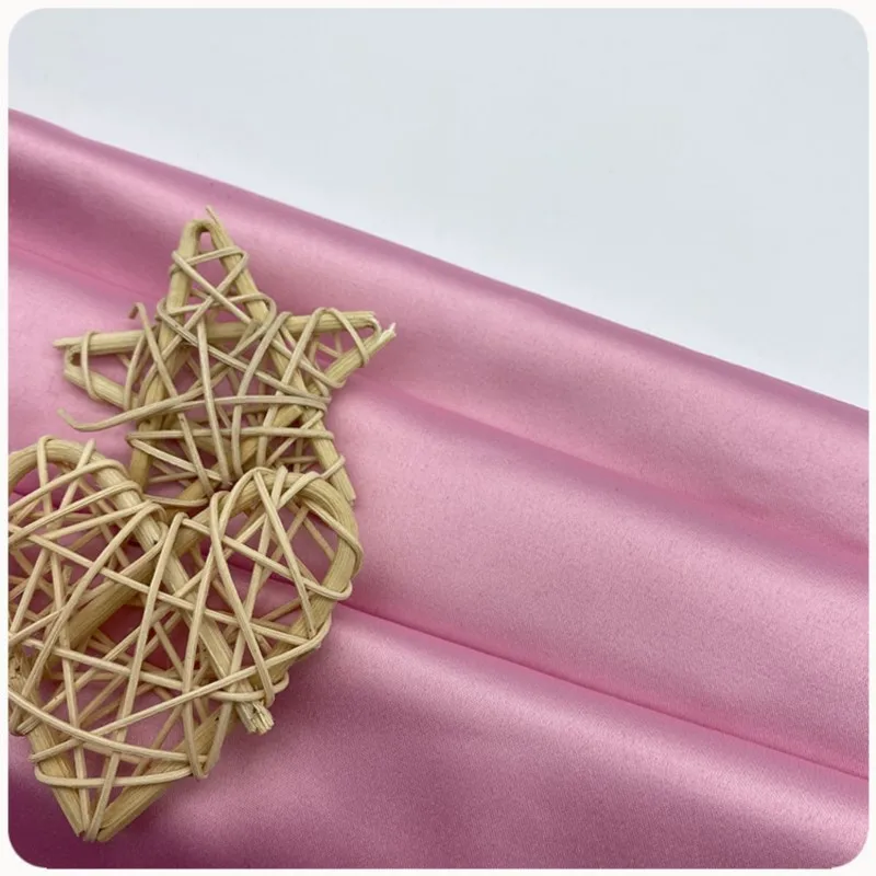 Tissu en satin semblable à de la soie mate avec masque pour les yeux doux, robe de soirée à la mode et matériel pour chaussures