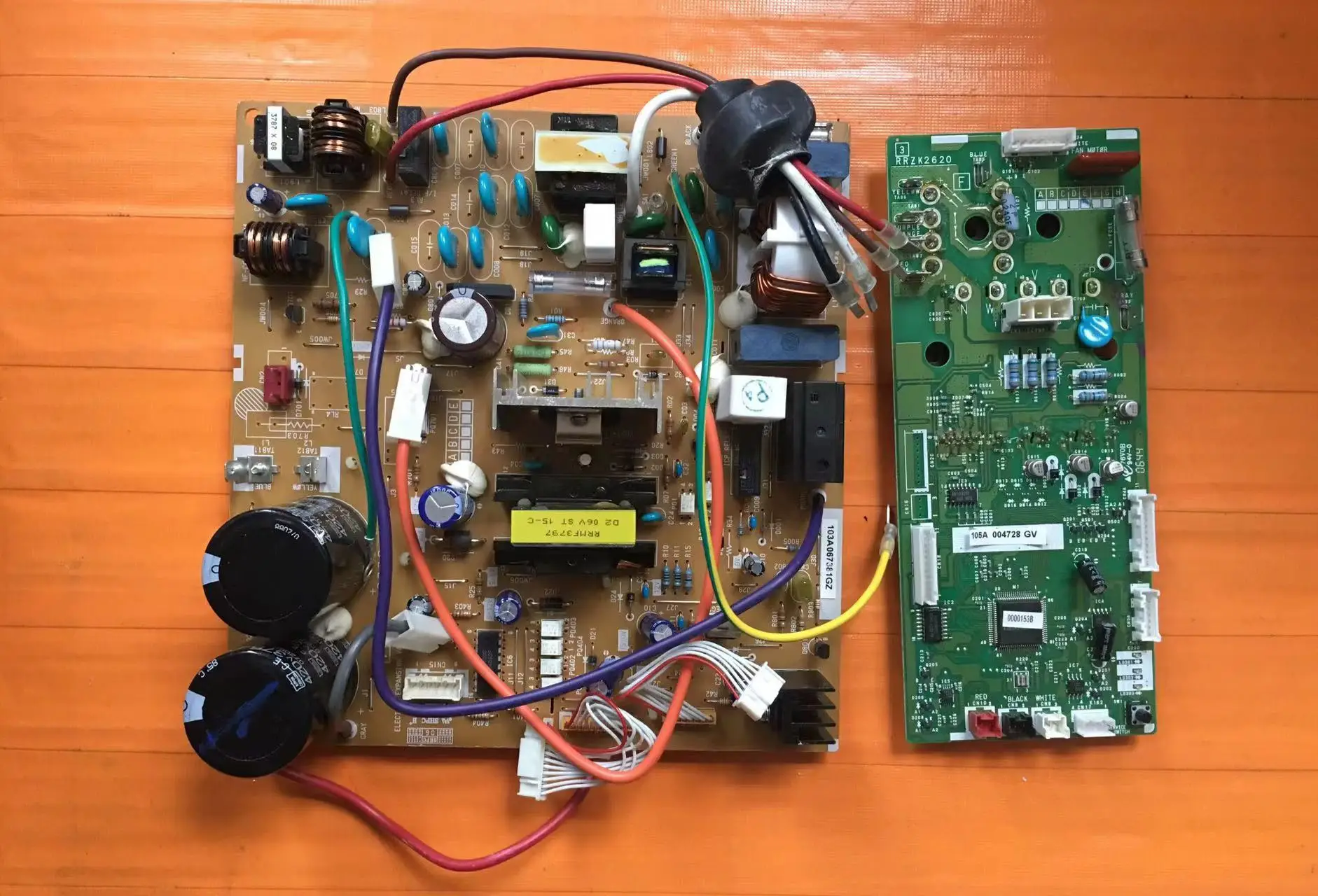 Second hand conditioner external machine frequency conversion motherboard RRZK2517frequency conversion board RRZK2620Tested good