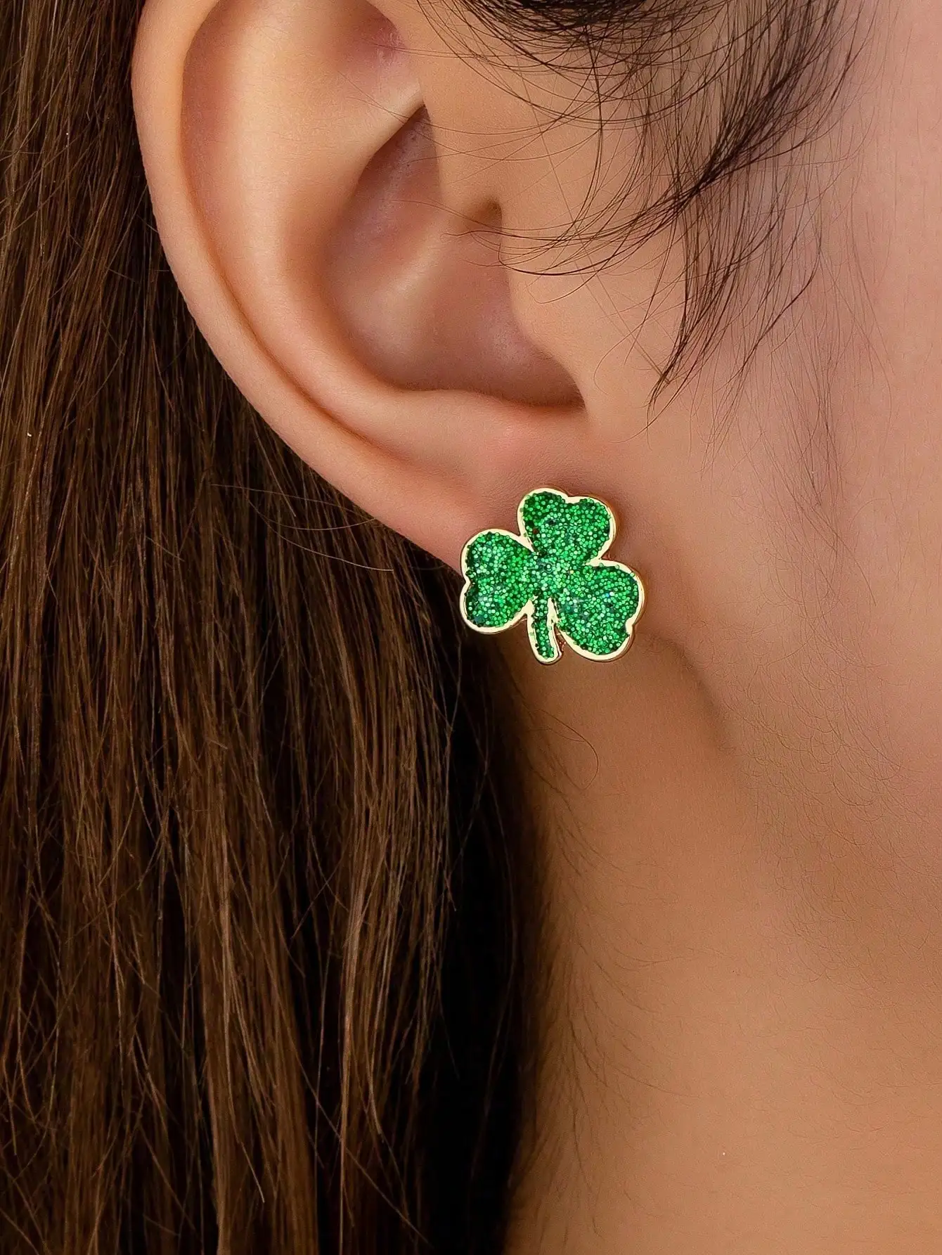 A Pair of European and American Popular Classic Fashion Four-Leaf Clover Series Casual, Stylish, Versatile Women's Earrings