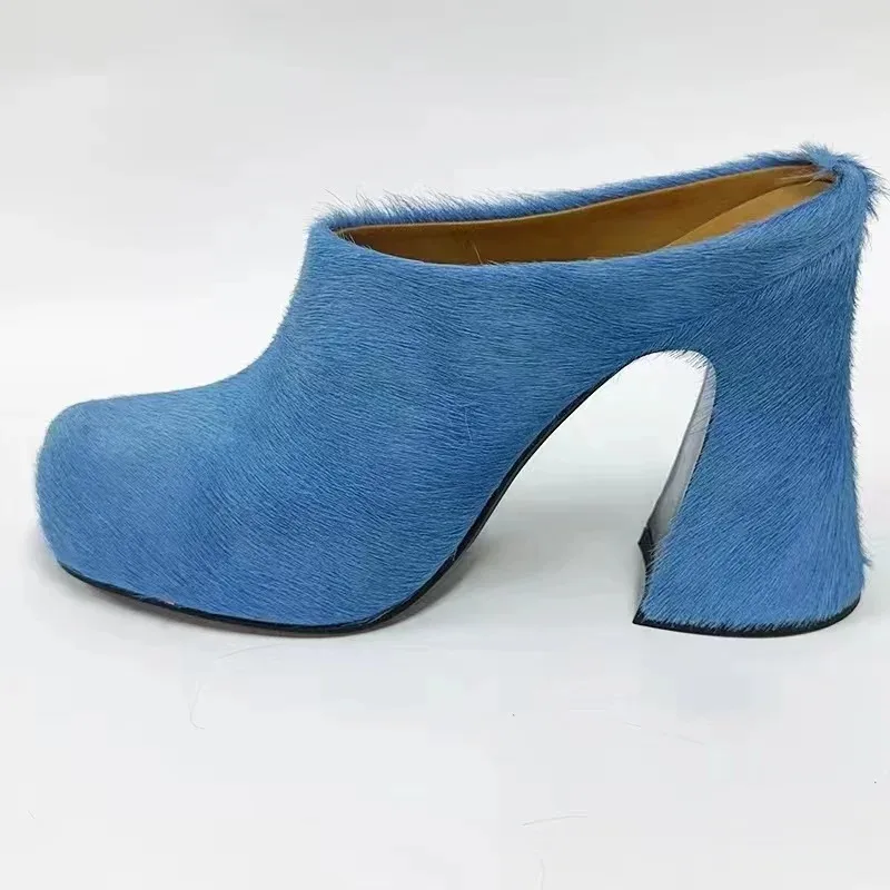 Tacchi alti in pelliccia di crine da donna di vendita calda del progettista deluxe Italia Scarpe da muli pelose rotonde in vera pelle di moda elegante