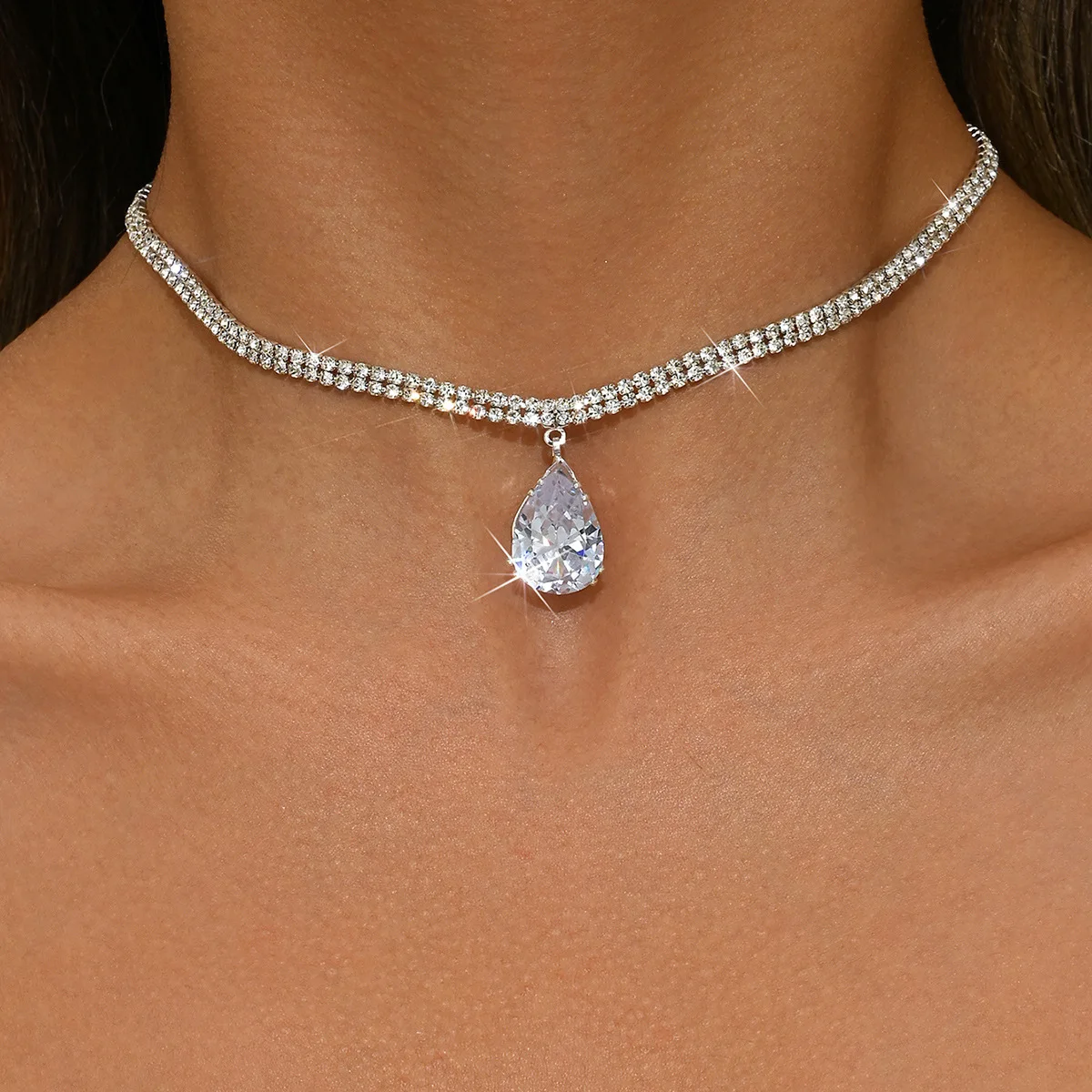Luxury water drop pendant necklace for women's high-end niche diamond clavicle chain