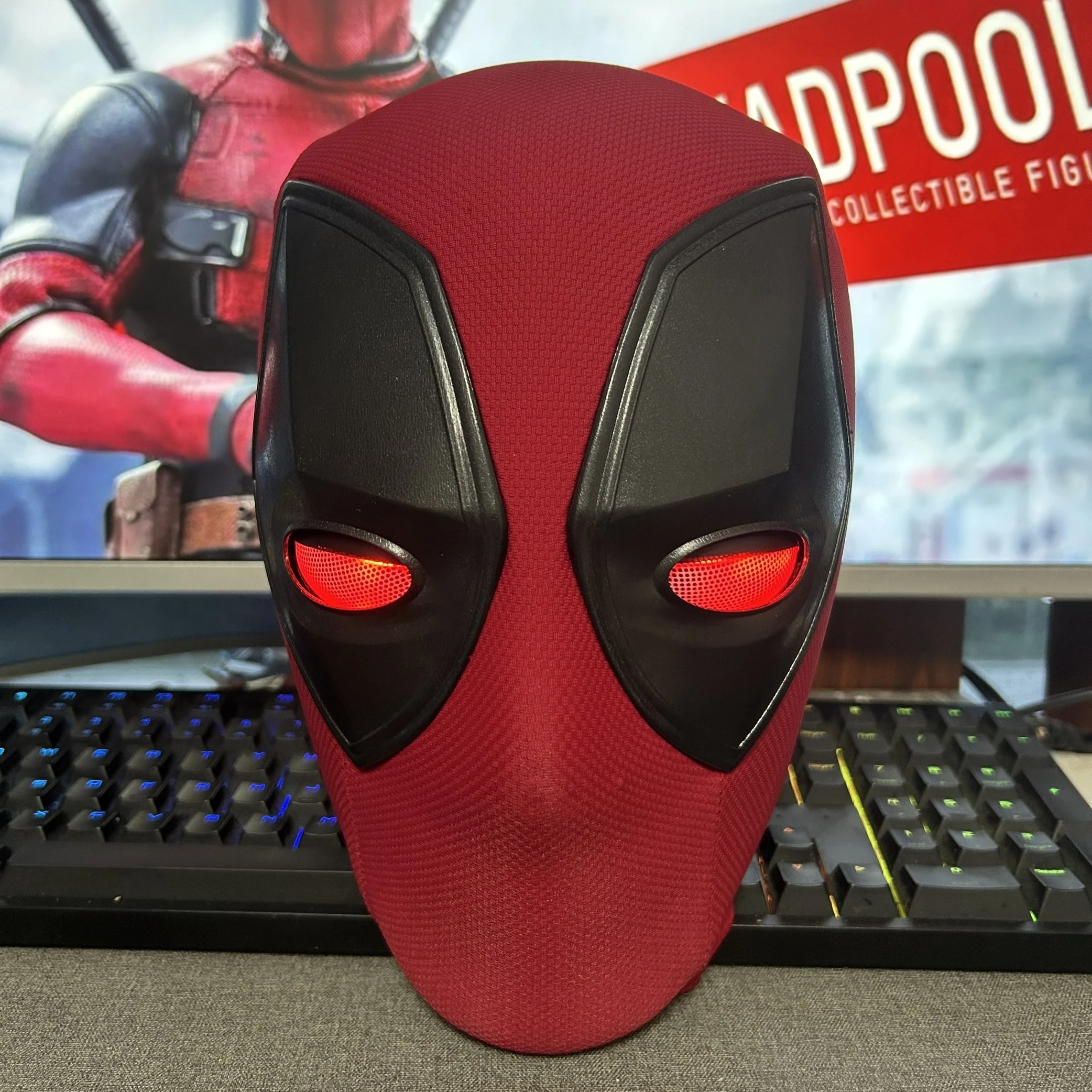 Anime Peripheral 1:1 Deadpool Series Electric Helmet Toys Can Blink And Glow Halloween Cosplay Mask Deadpool Helmet Holiday Gift