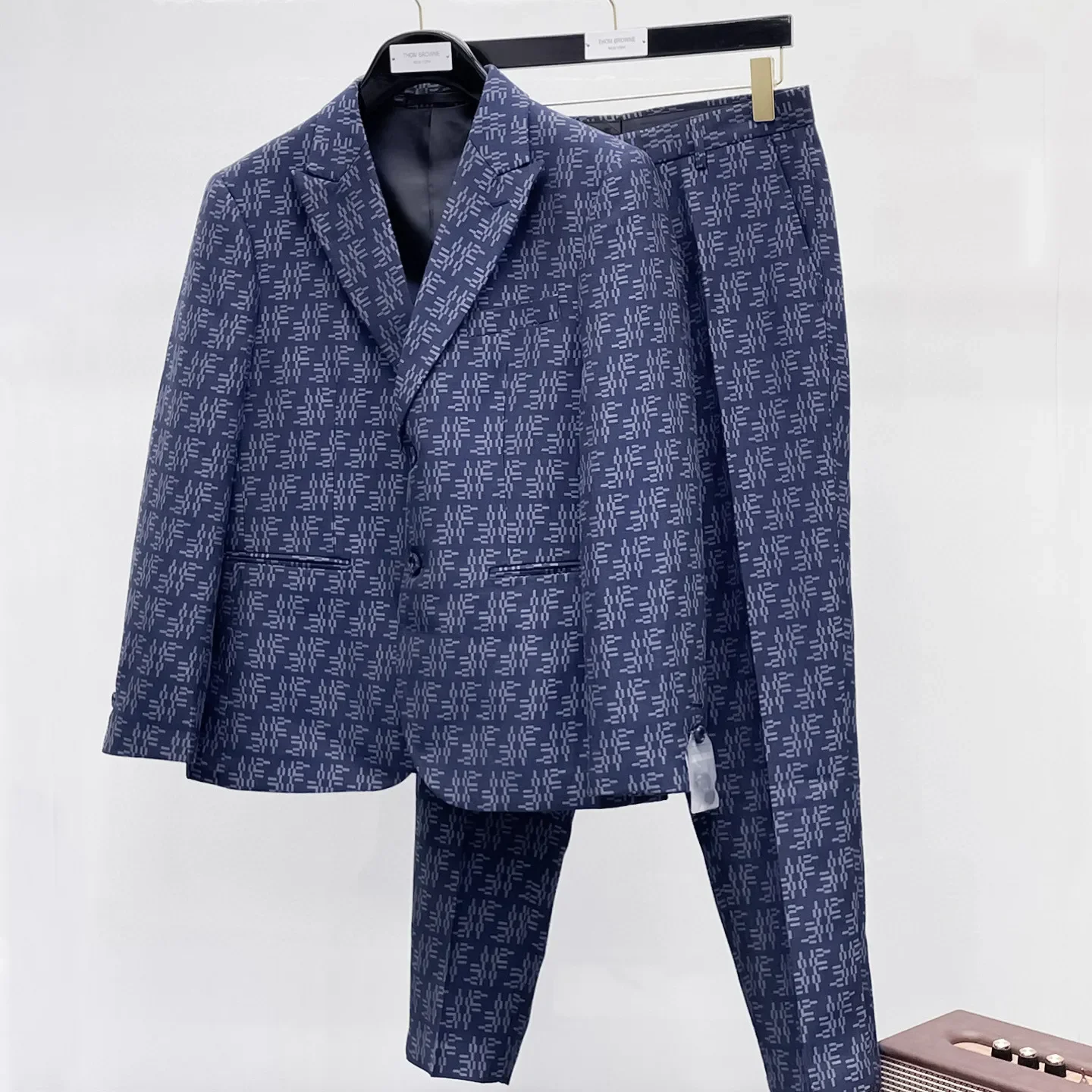 

Prom Jacquard Fabric Men High Quality Business Suits 2Pieces Blazer Pants Beaded Appliques Tuxedo Man Office Clothing Customized